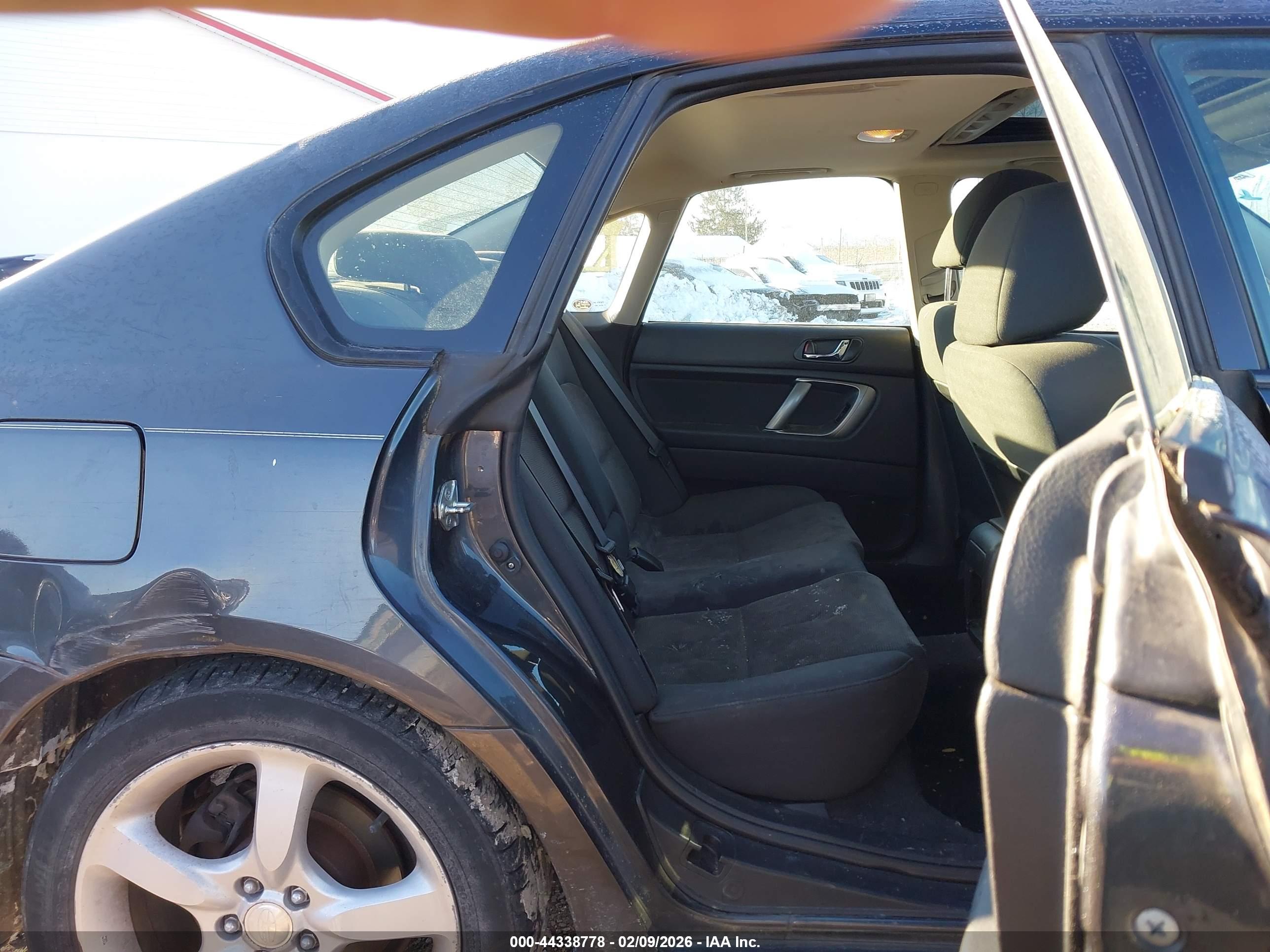 SUBARU LEGACY image 8