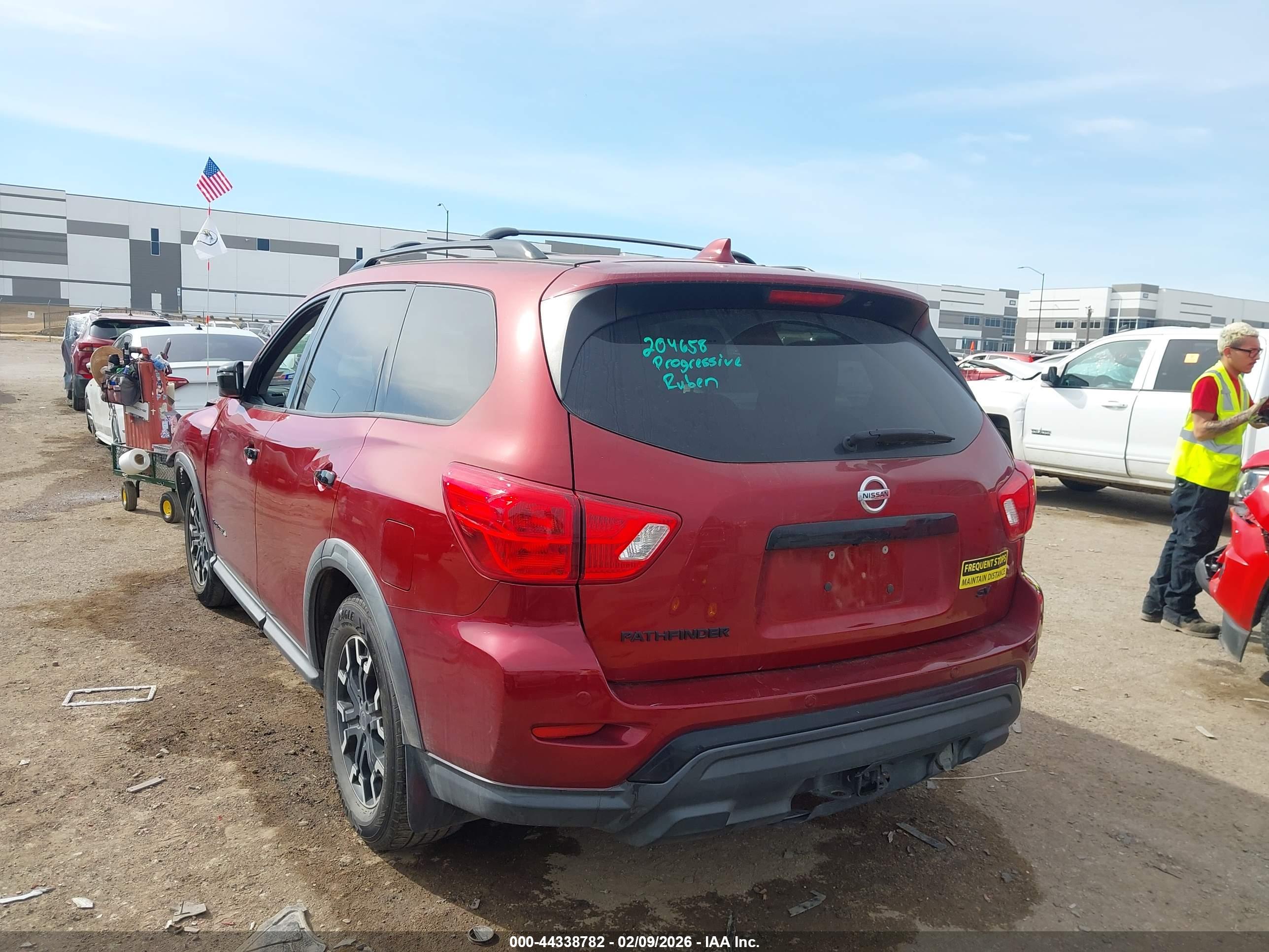 NISSAN PATHFINDER image 3