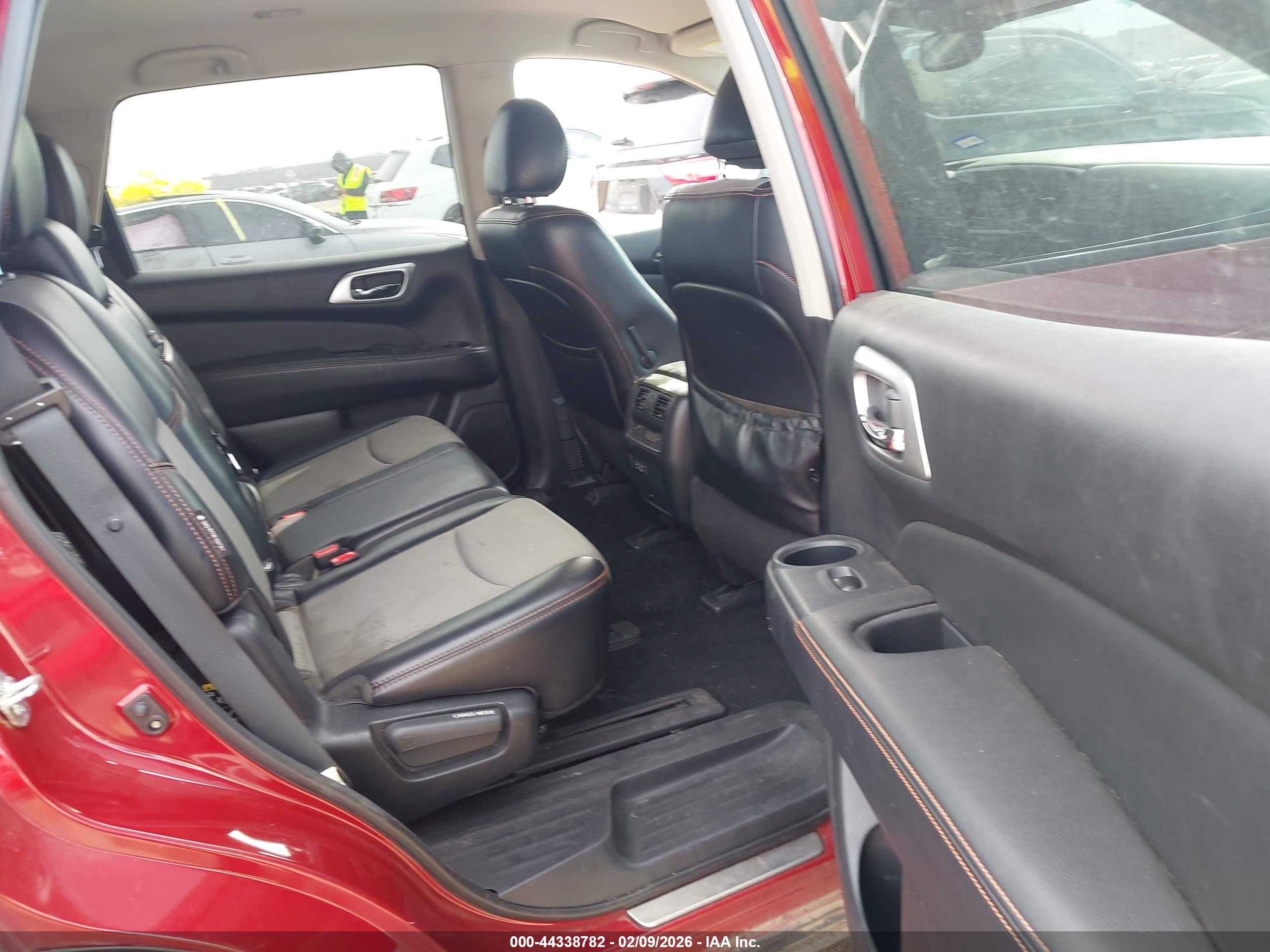 NISSAN PATHFINDER image 8
