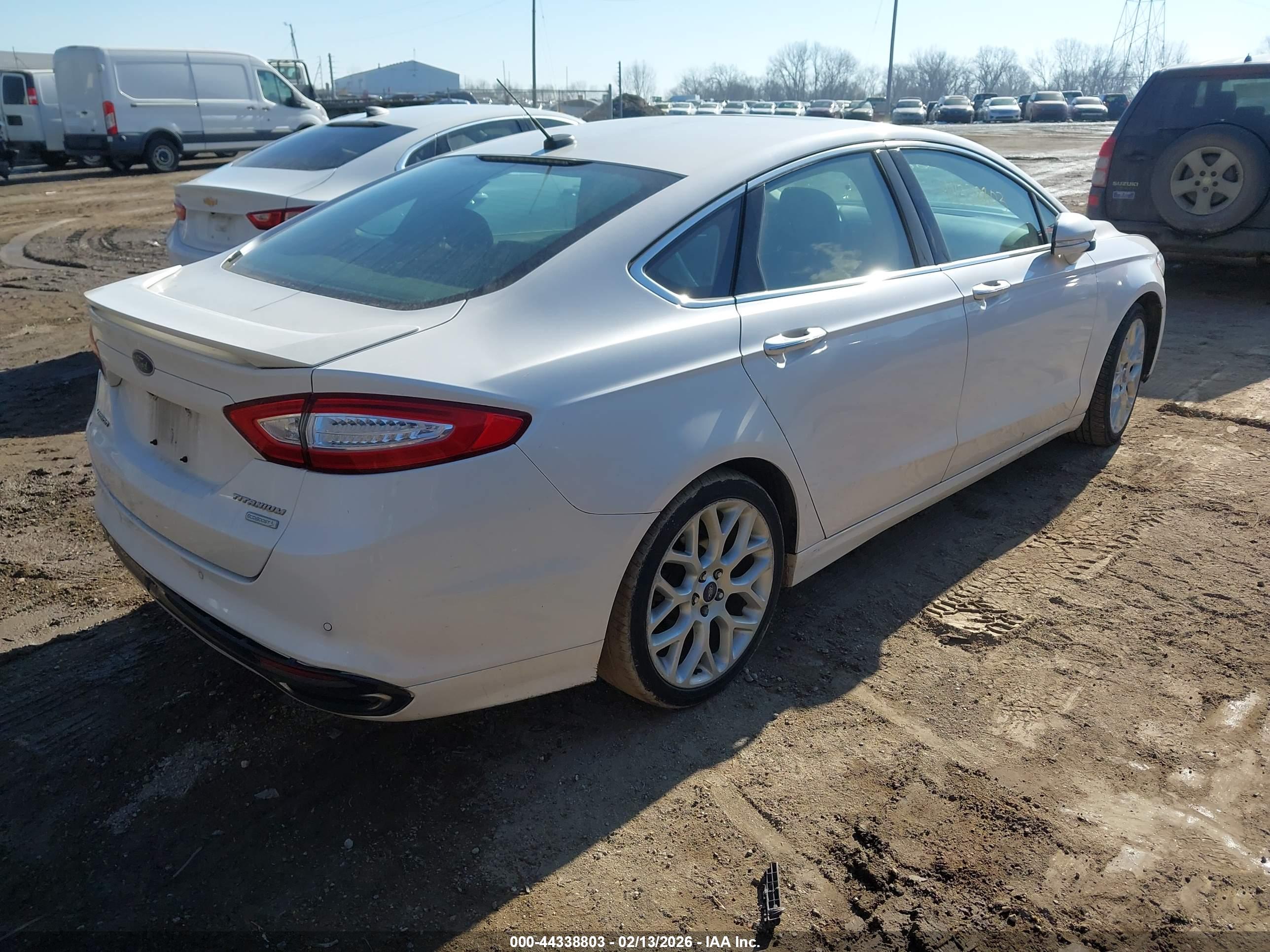 FORD FUSION image 4