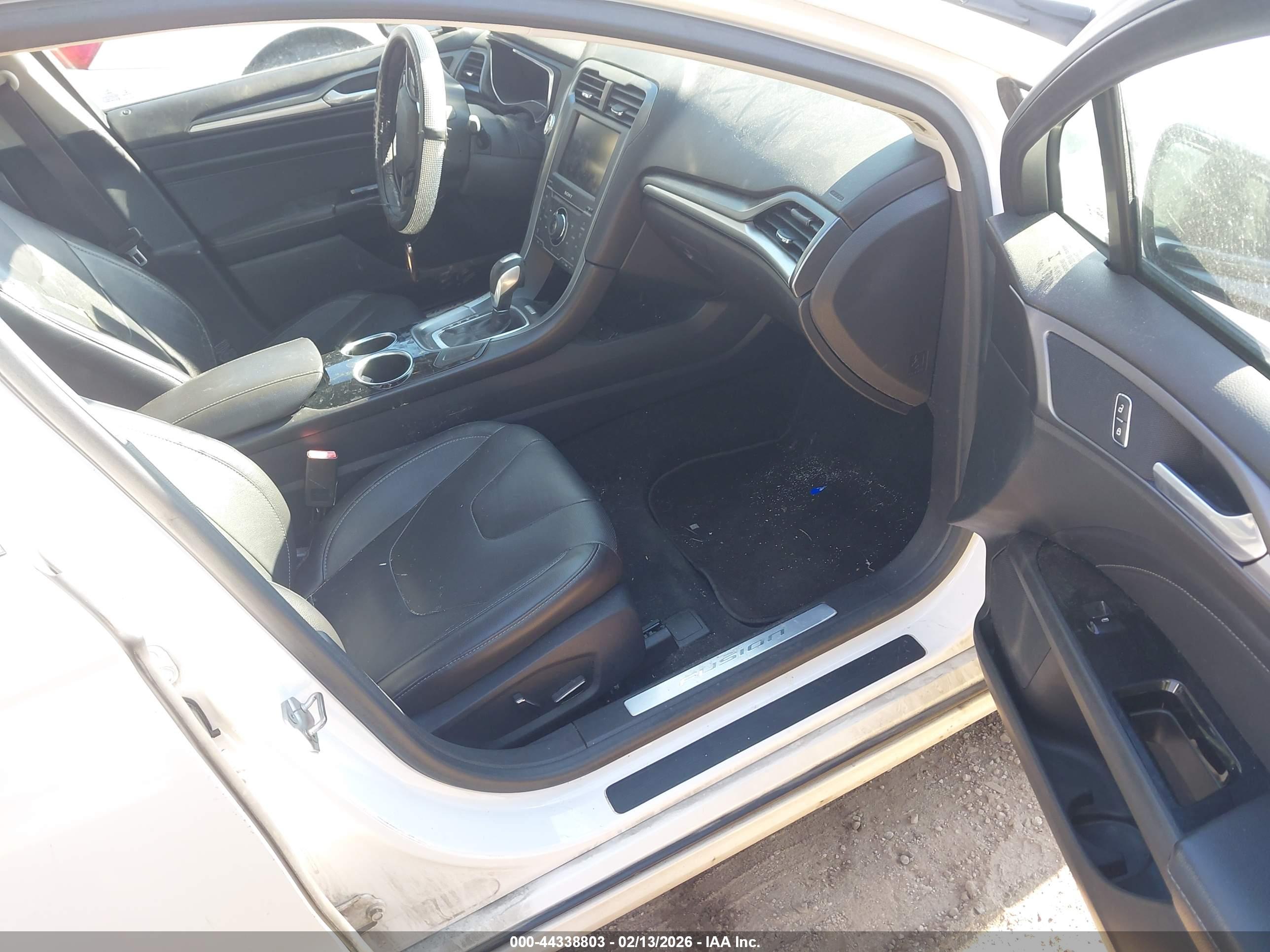 FORD FUSION image 5