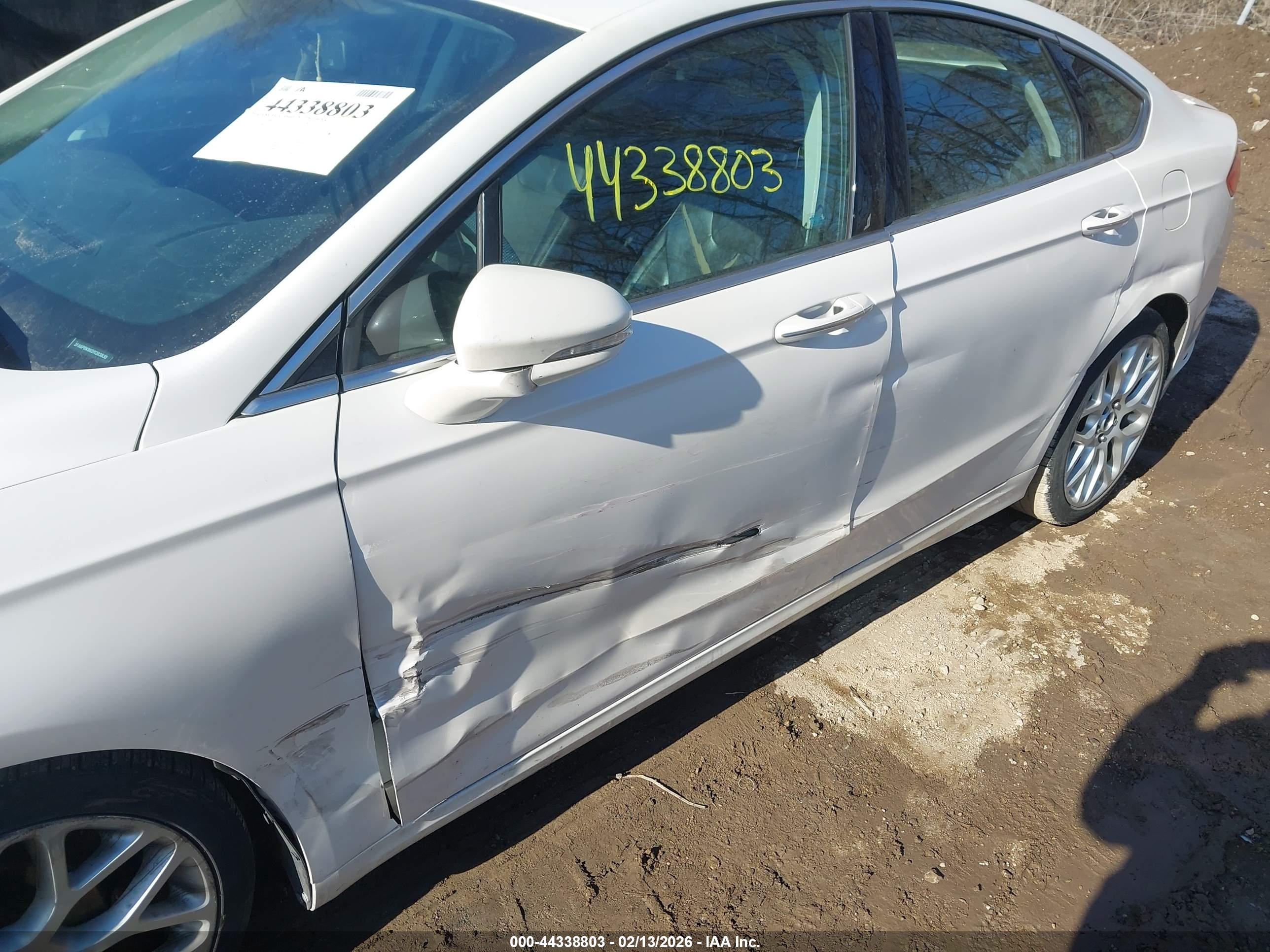 FORD FUSION image 6