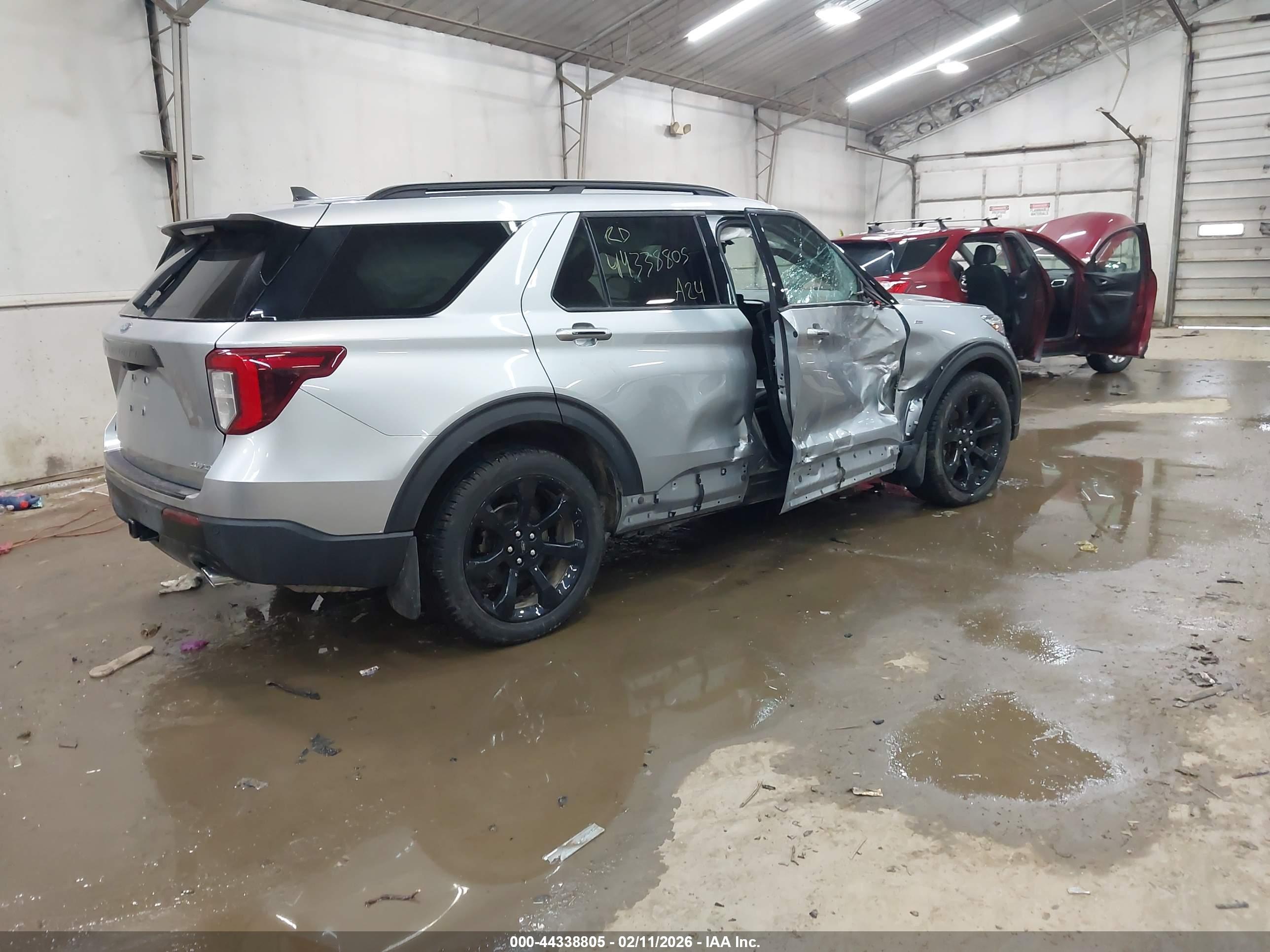 FORD EXPLORER image 4