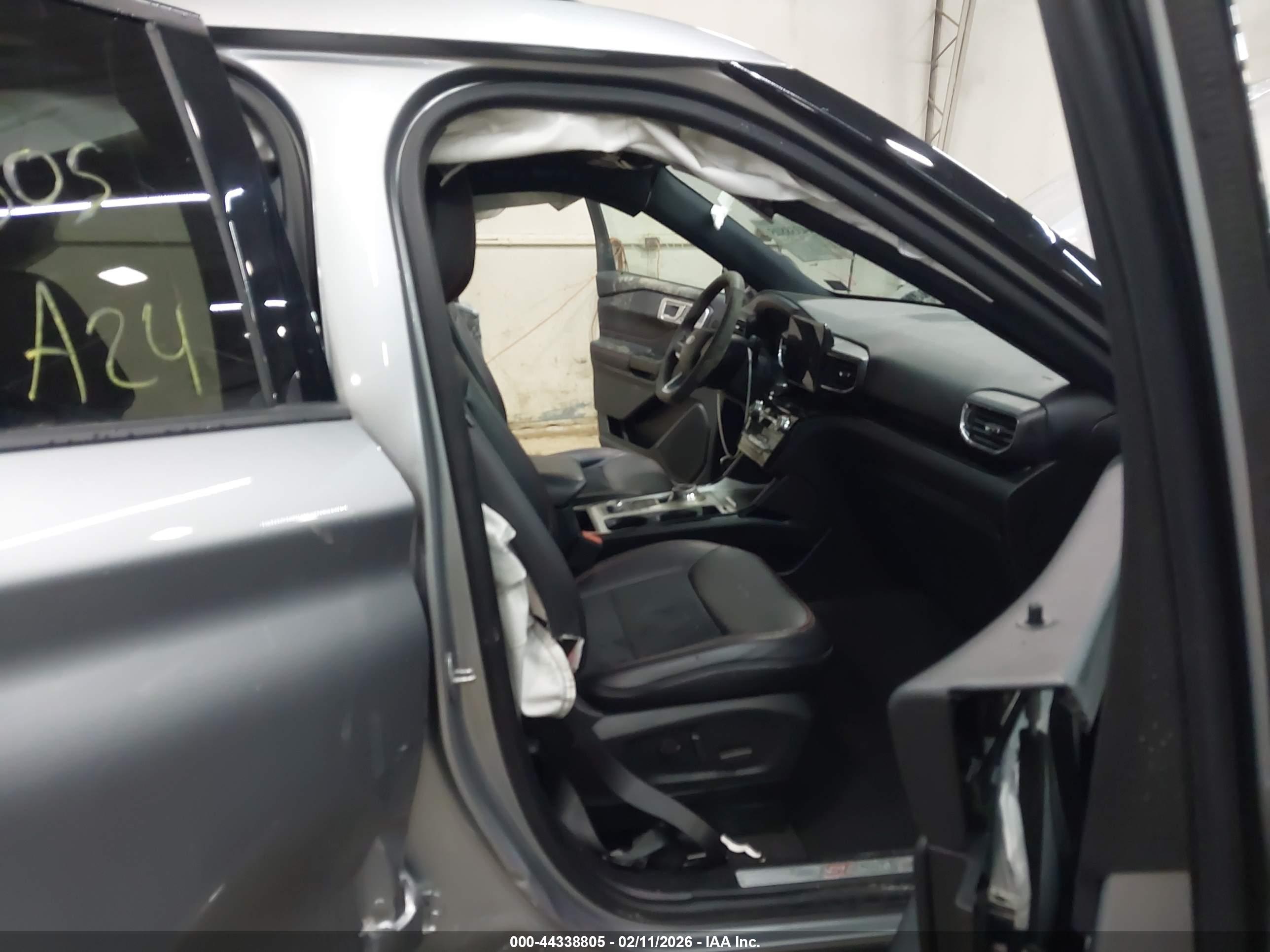 FORD EXPLORER image 5