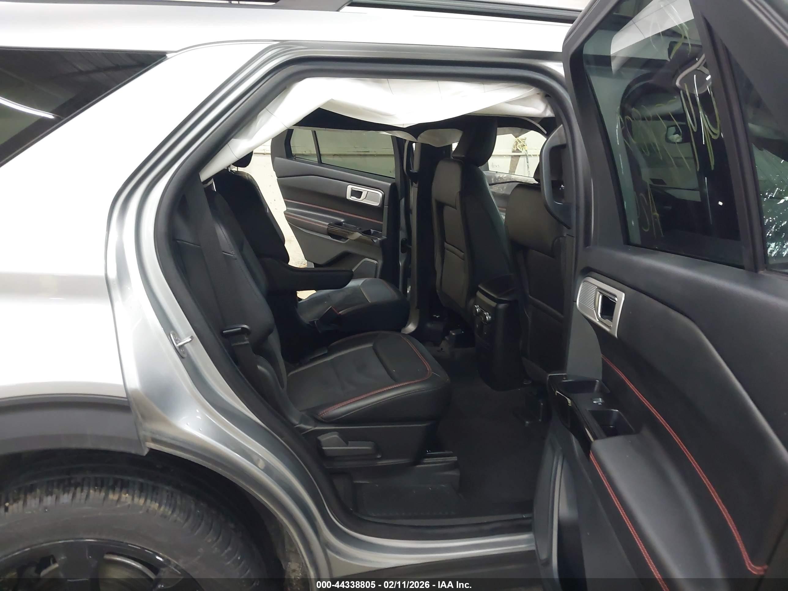 FORD EXPLORER image 8