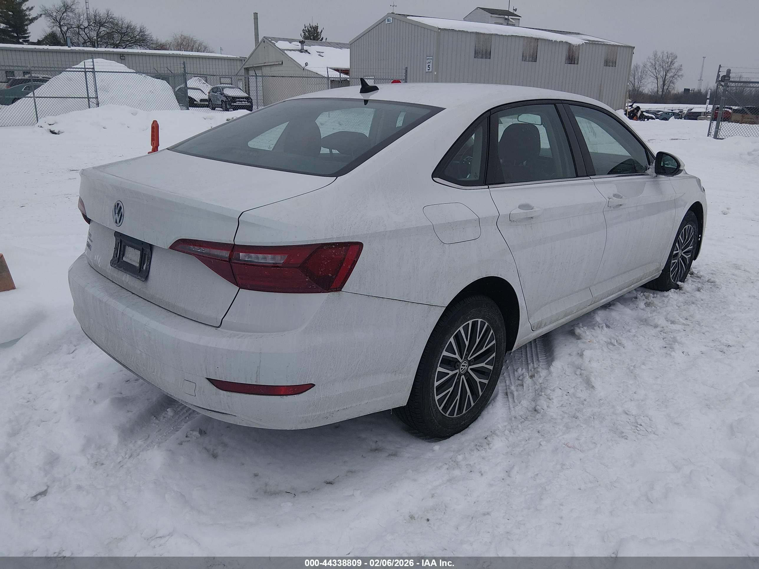 VOLKSWAGEN JETTA image 4