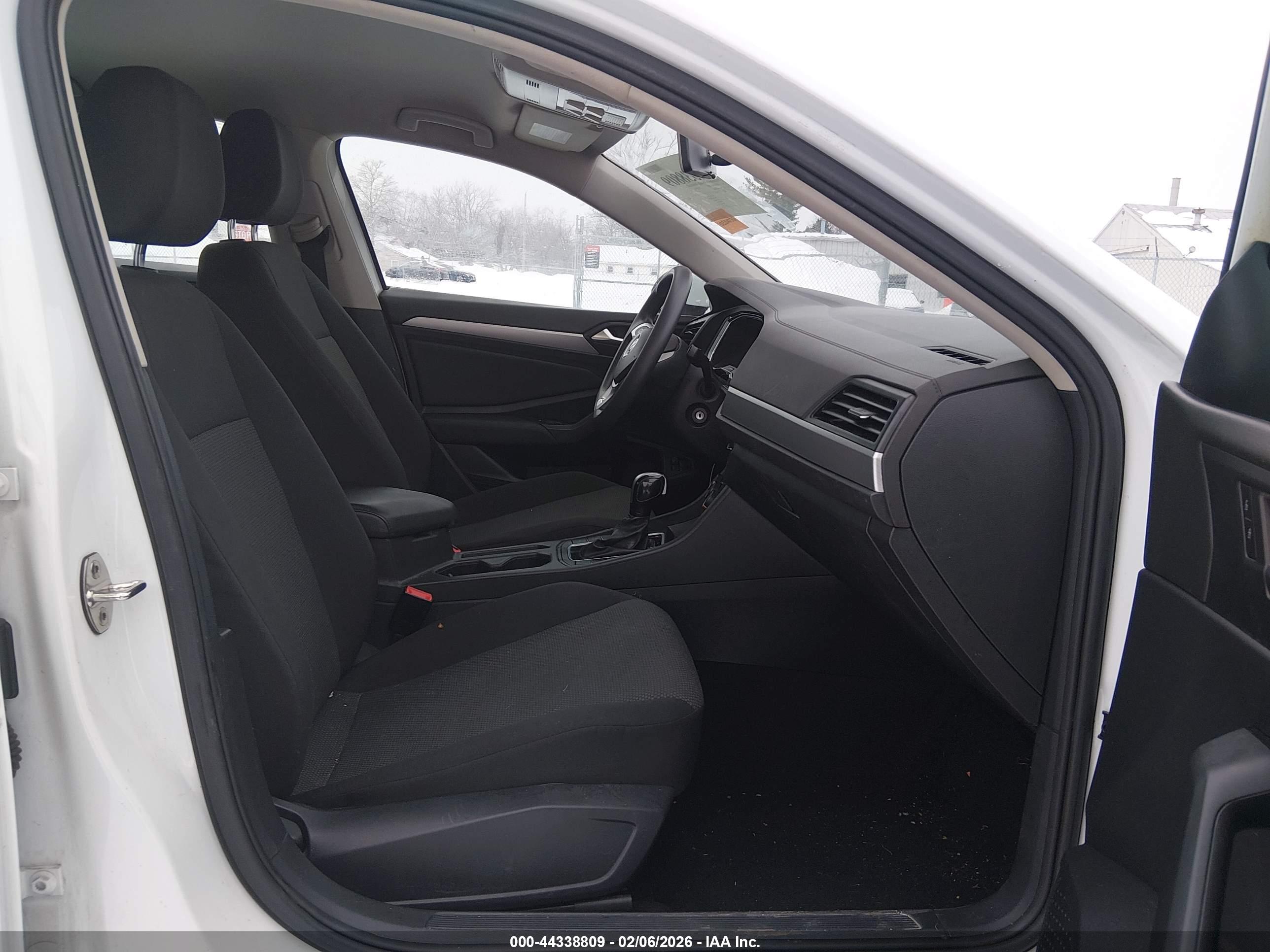 VOLKSWAGEN JETTA image 5