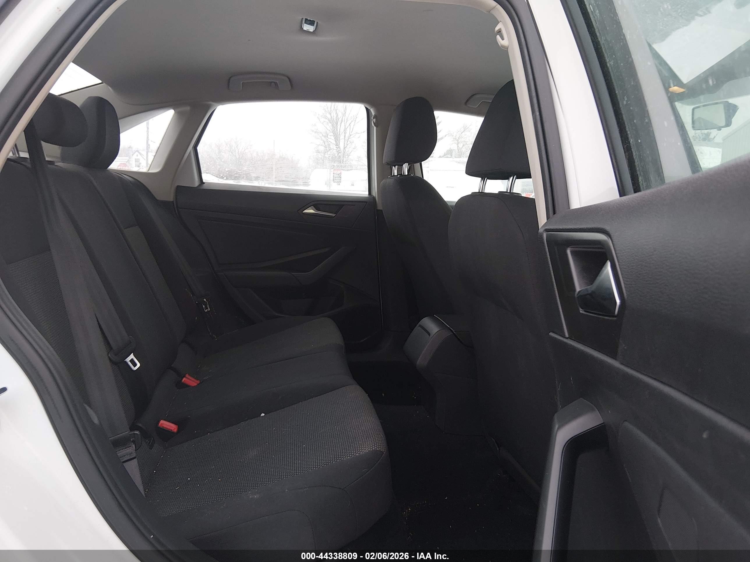 VOLKSWAGEN JETTA image 8