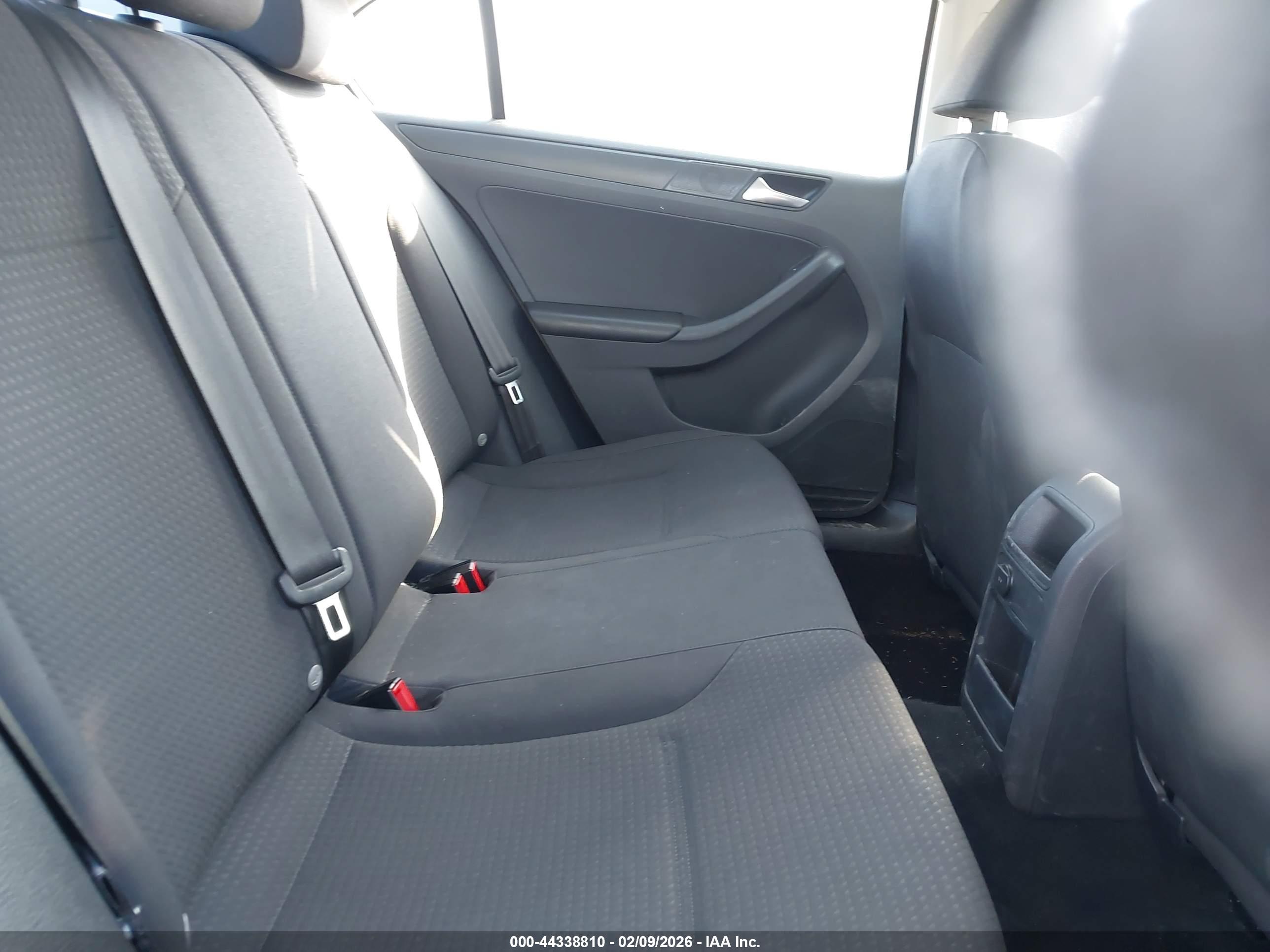 VOLKSWAGEN JETTA image 8