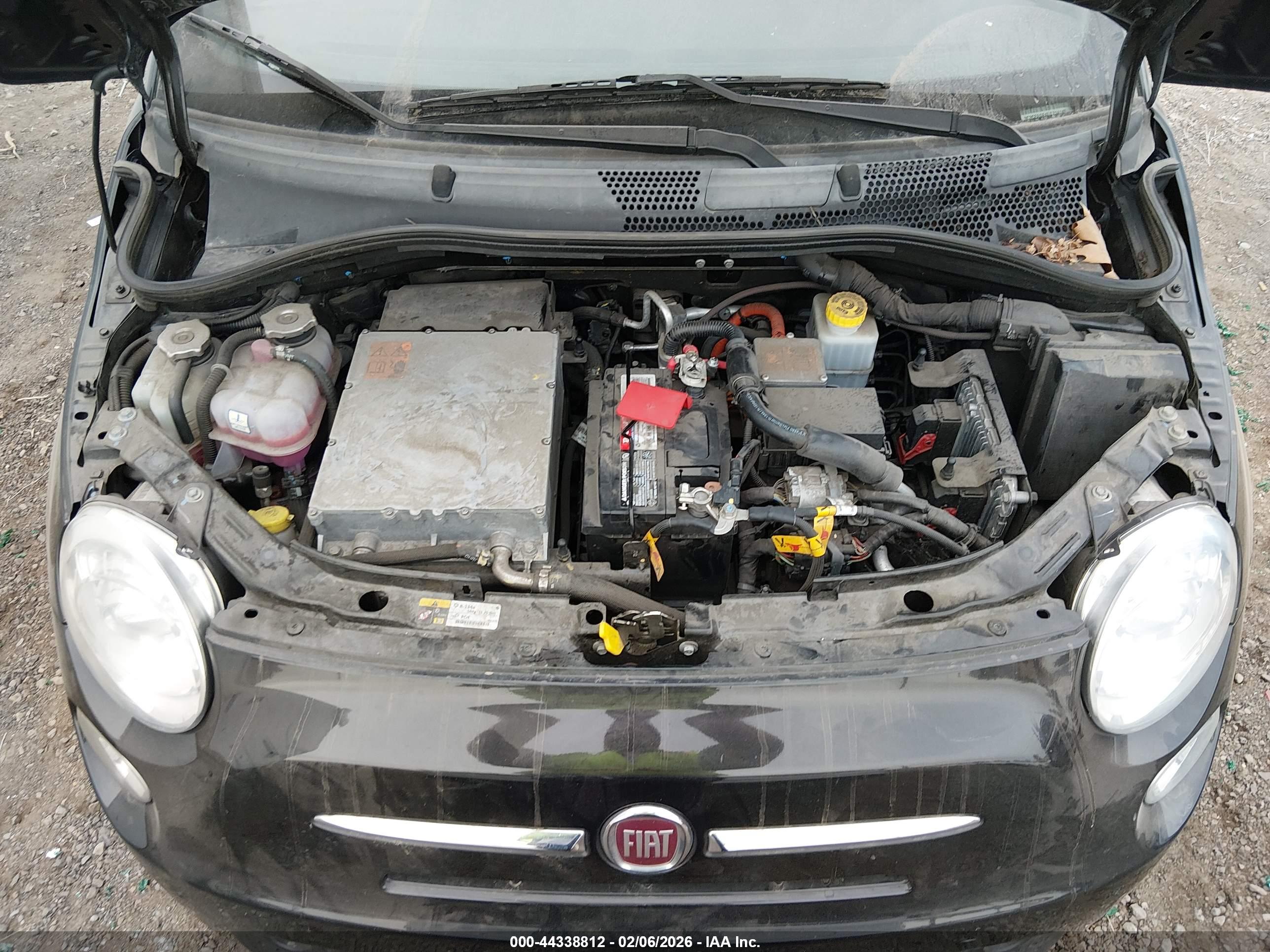 FIAT 500E image 10