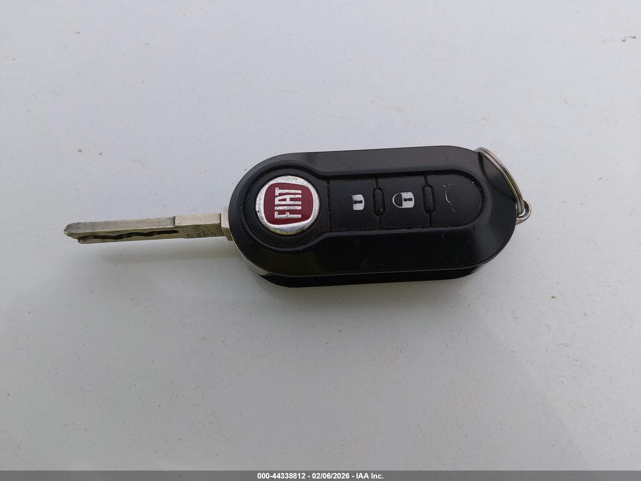 FIAT 500E image 11