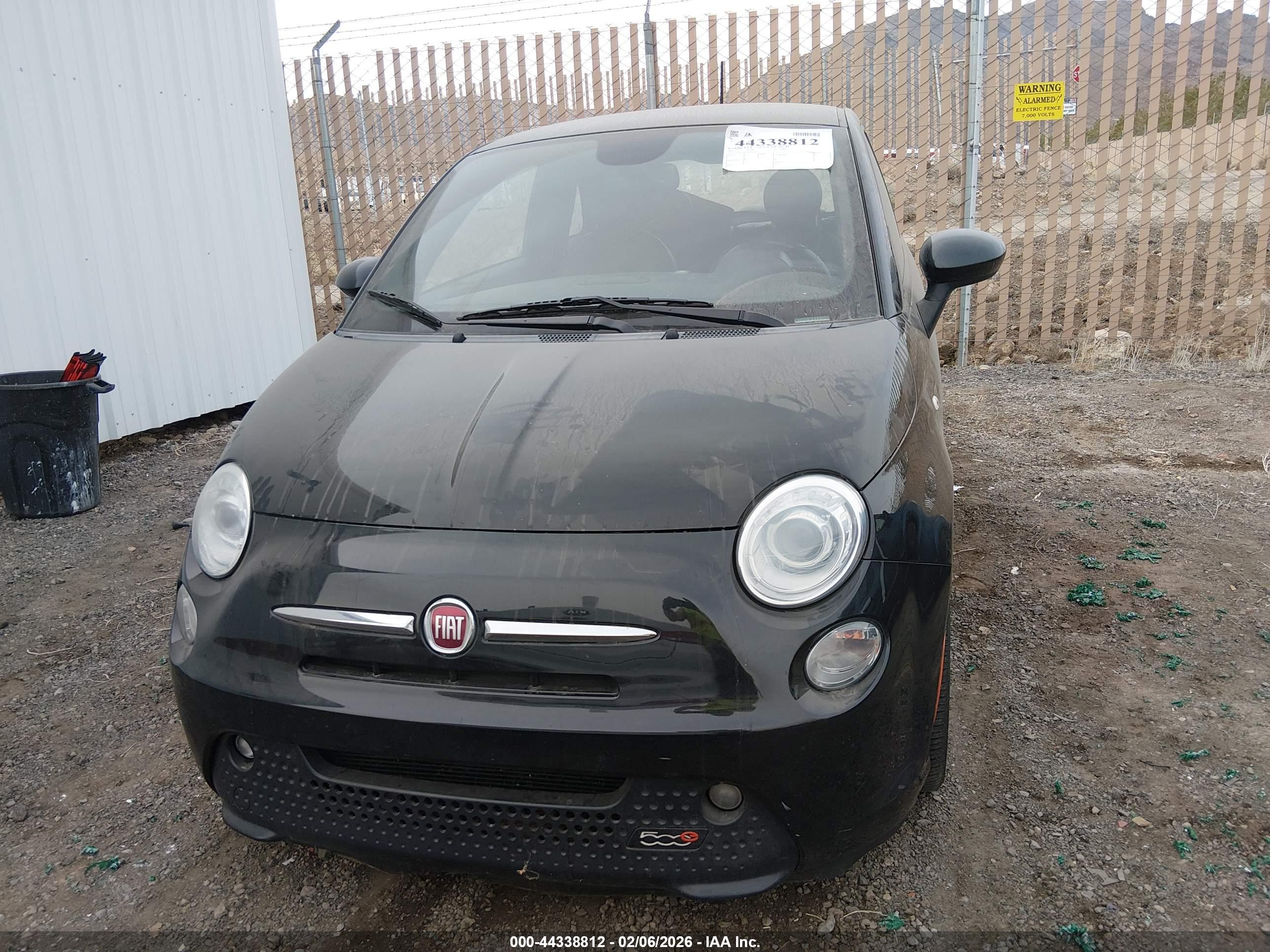 FIAT 500E image 6