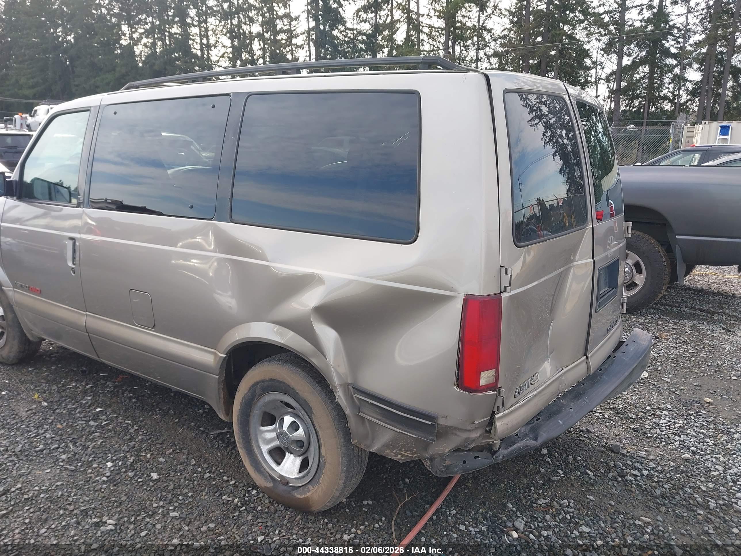 CHEVROLET ASTRO image 6
