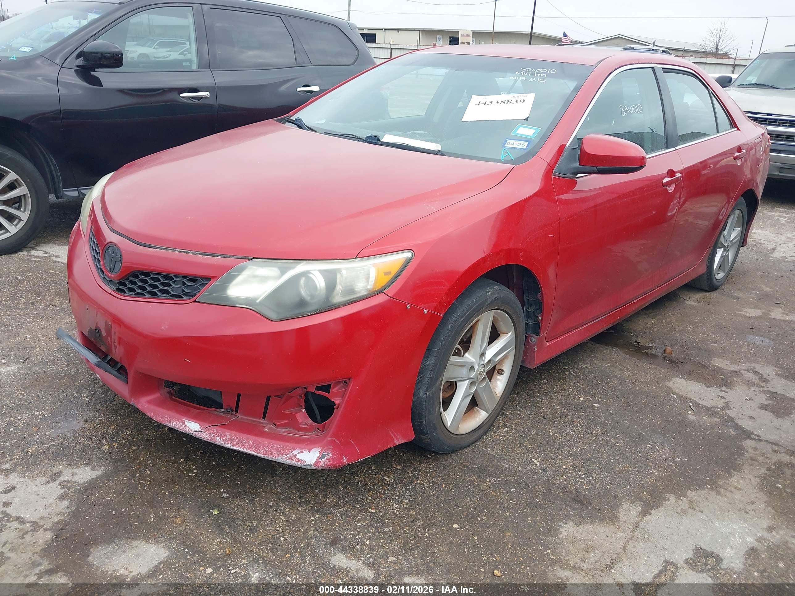 TOYOTA CAMRY image 2