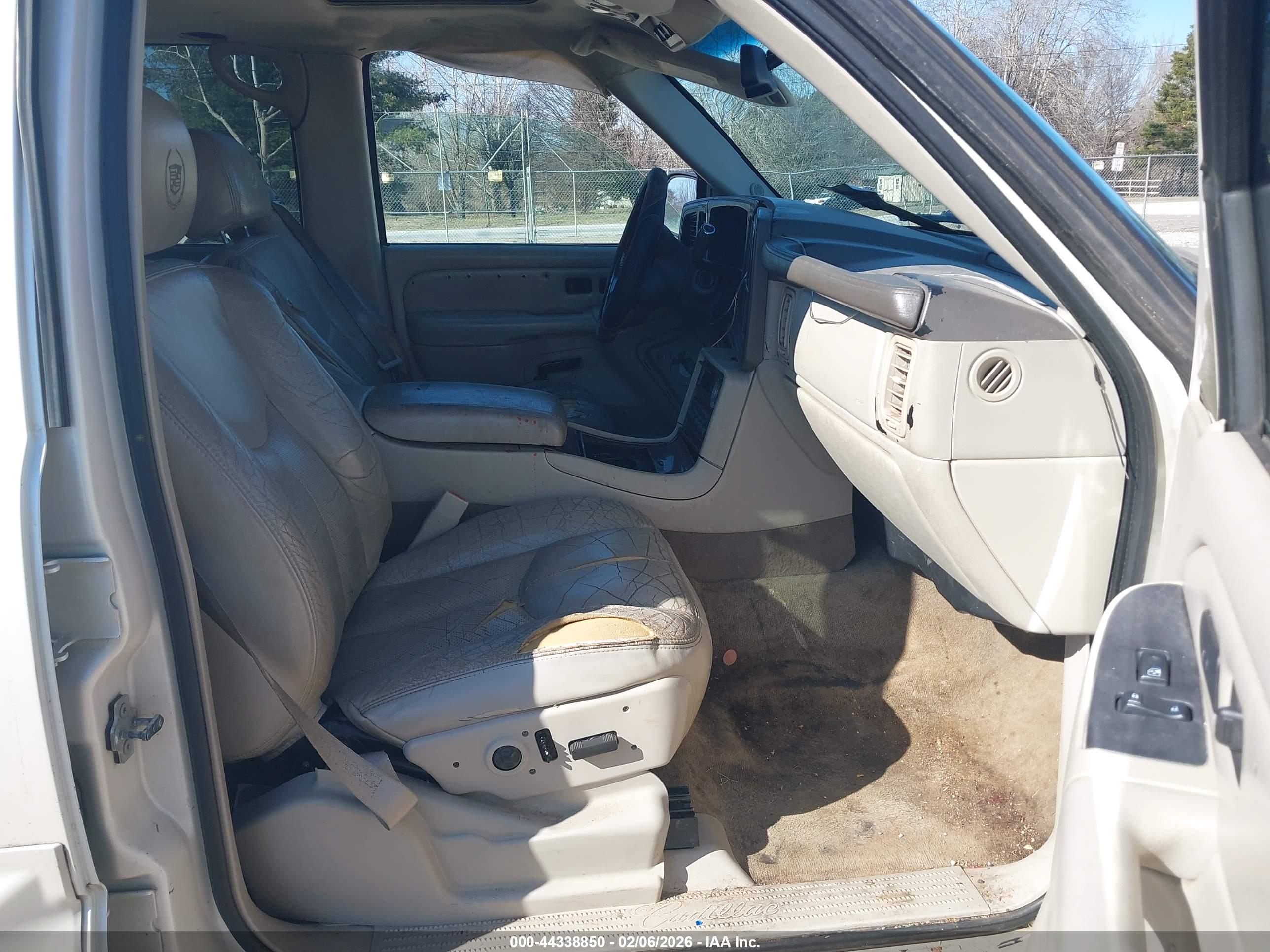 CADILLAC ESCALADE image 5
