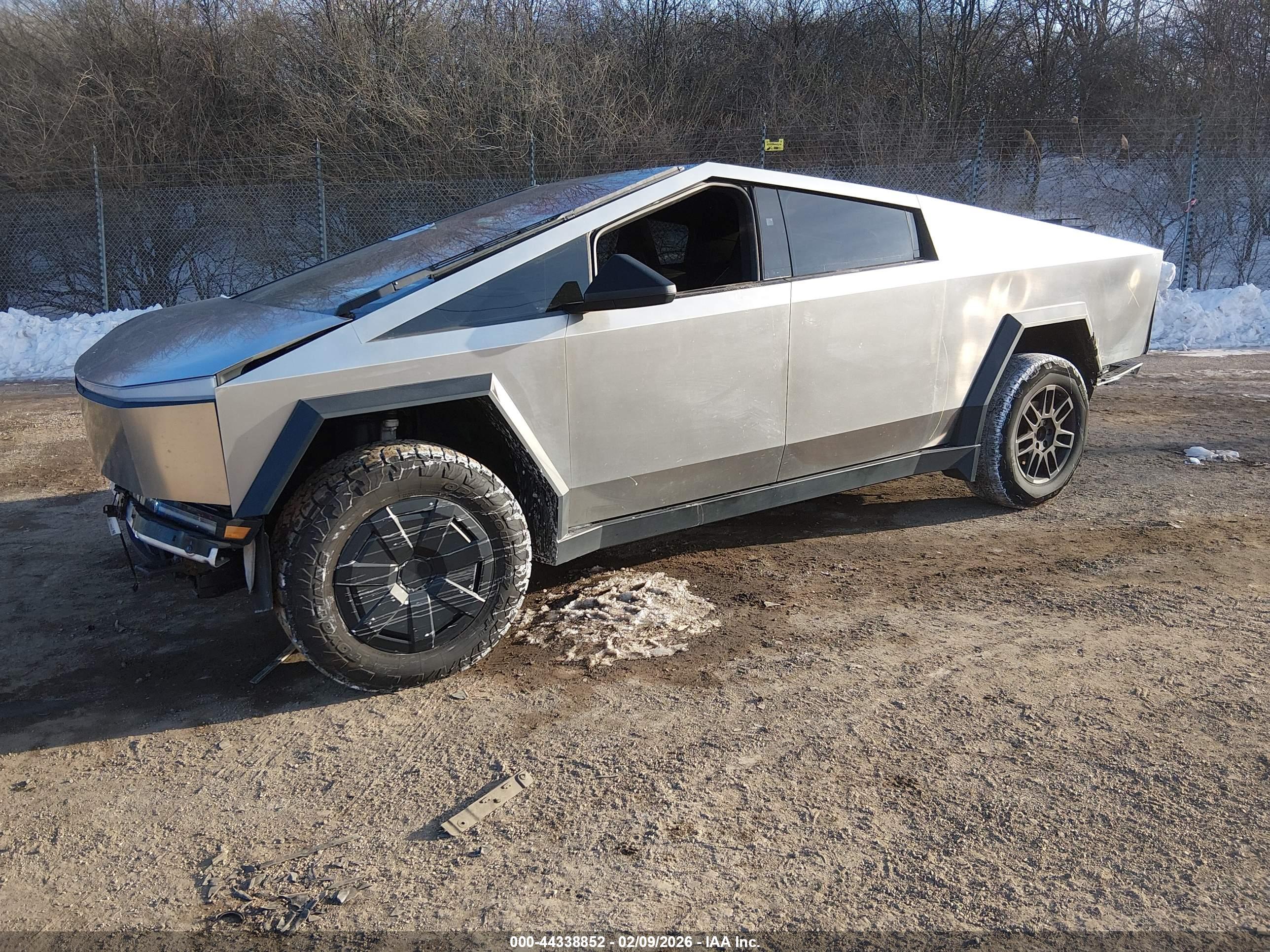 TESLA CYBERTRUCK image 2