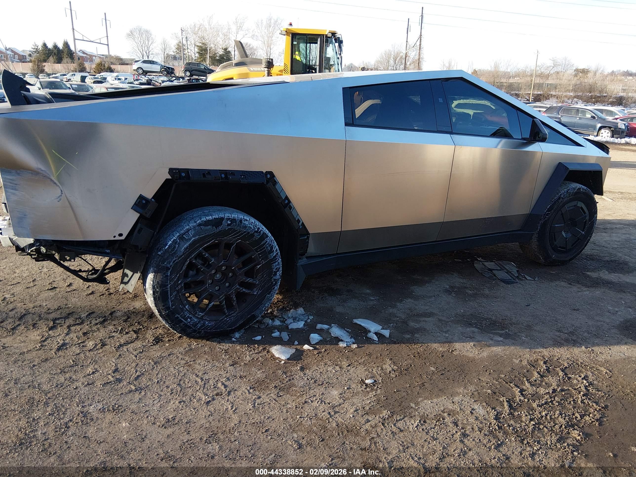 TESLA CYBERTRUCK image 4
