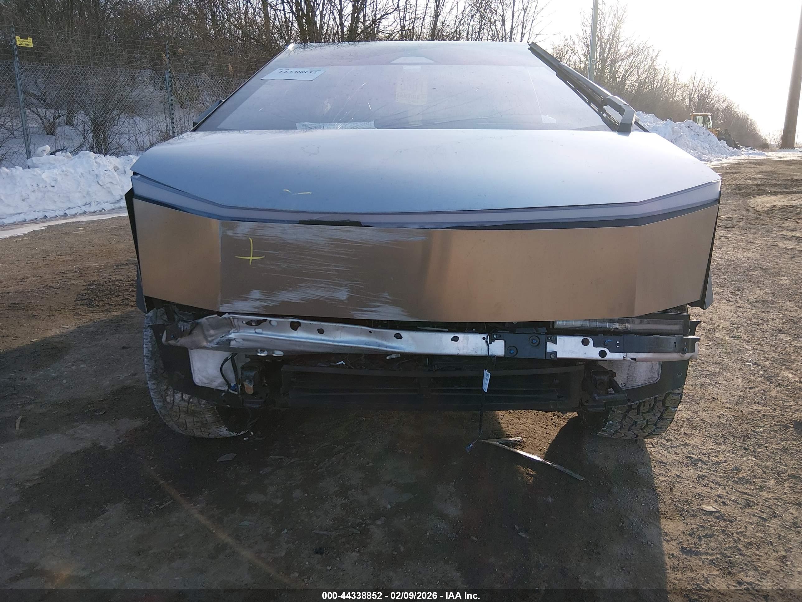 TESLA CYBERTRUCK image 6