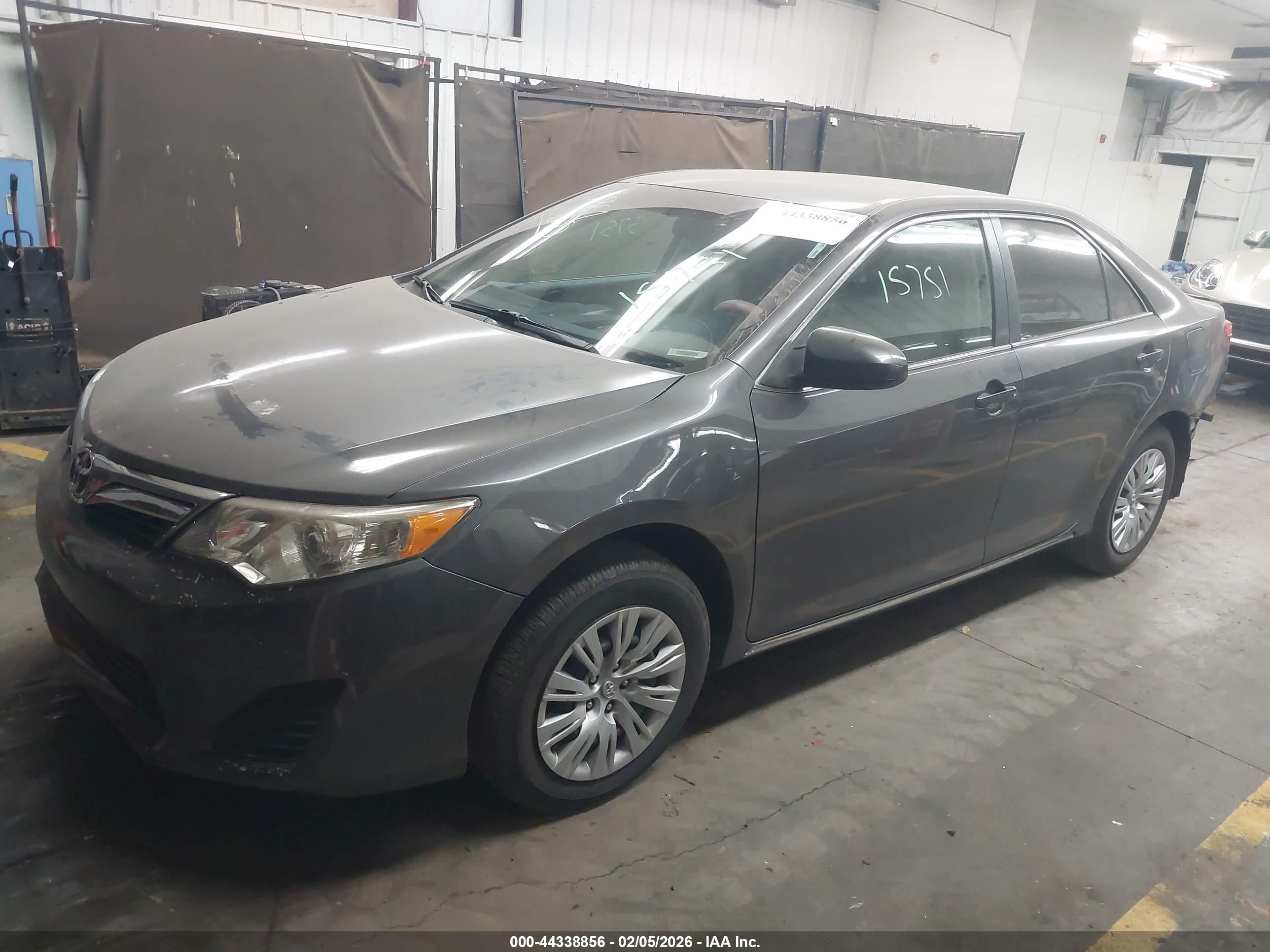 TOYOTA CAMRY image 2