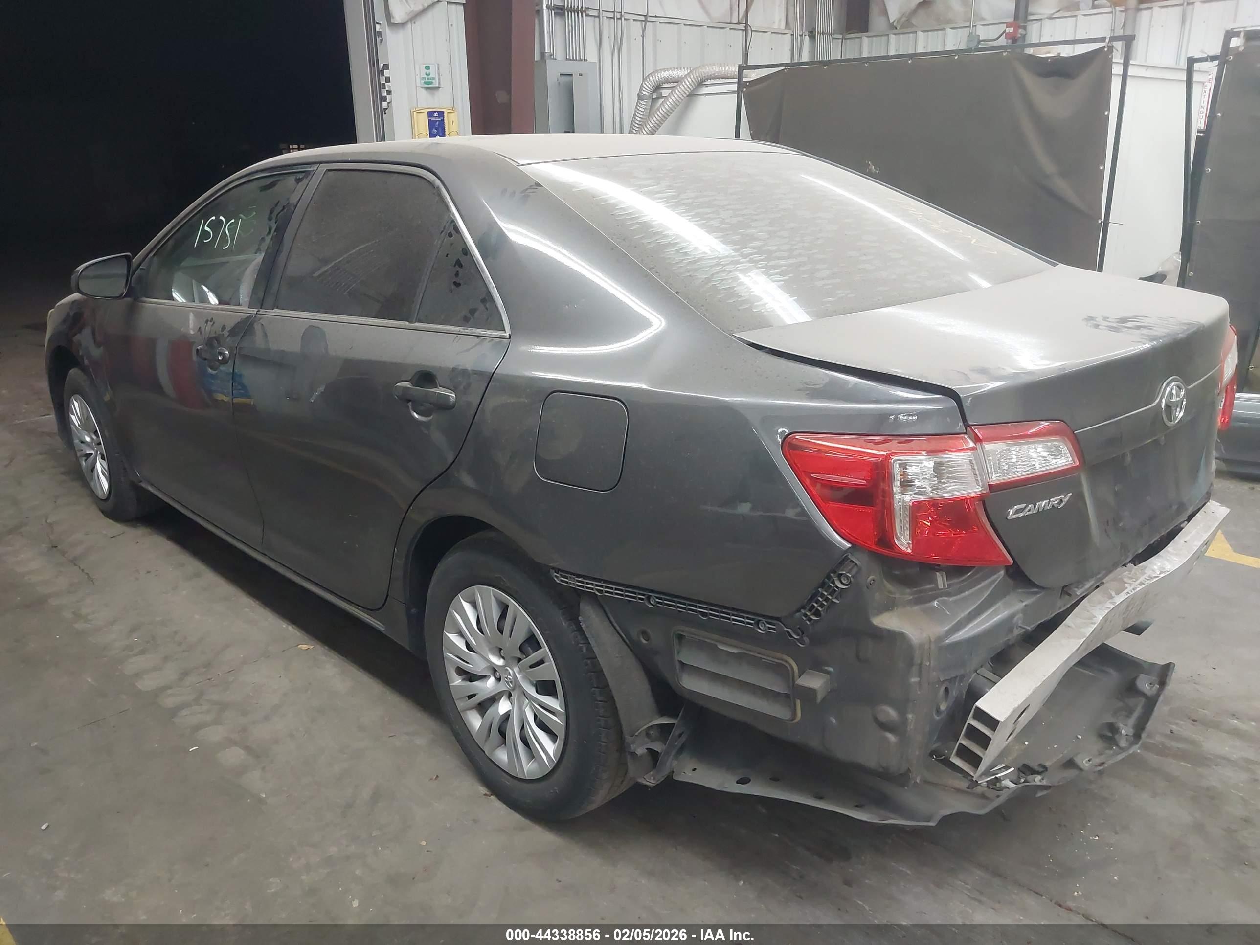 TOYOTA CAMRY image 3