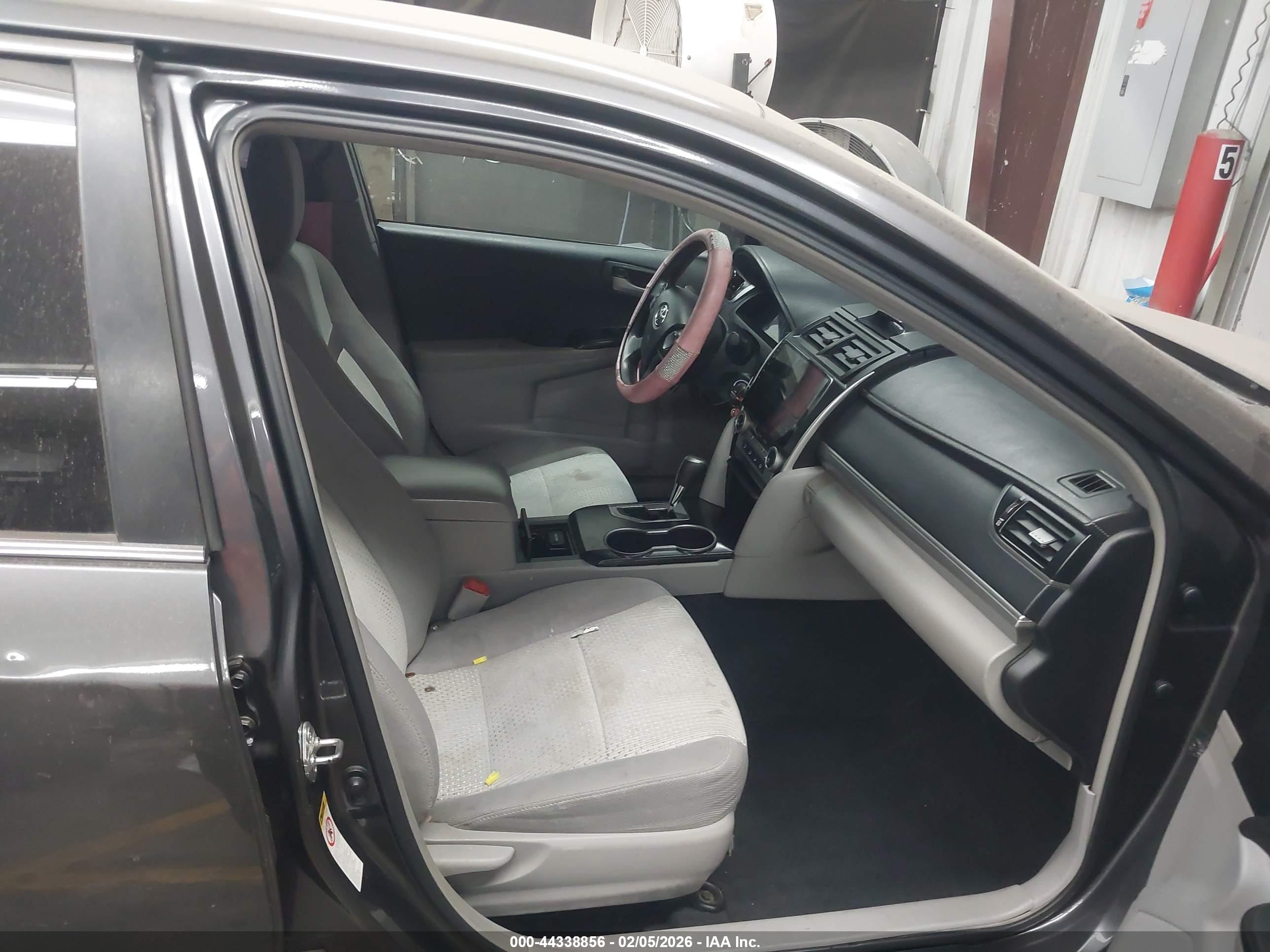 TOYOTA CAMRY image 5