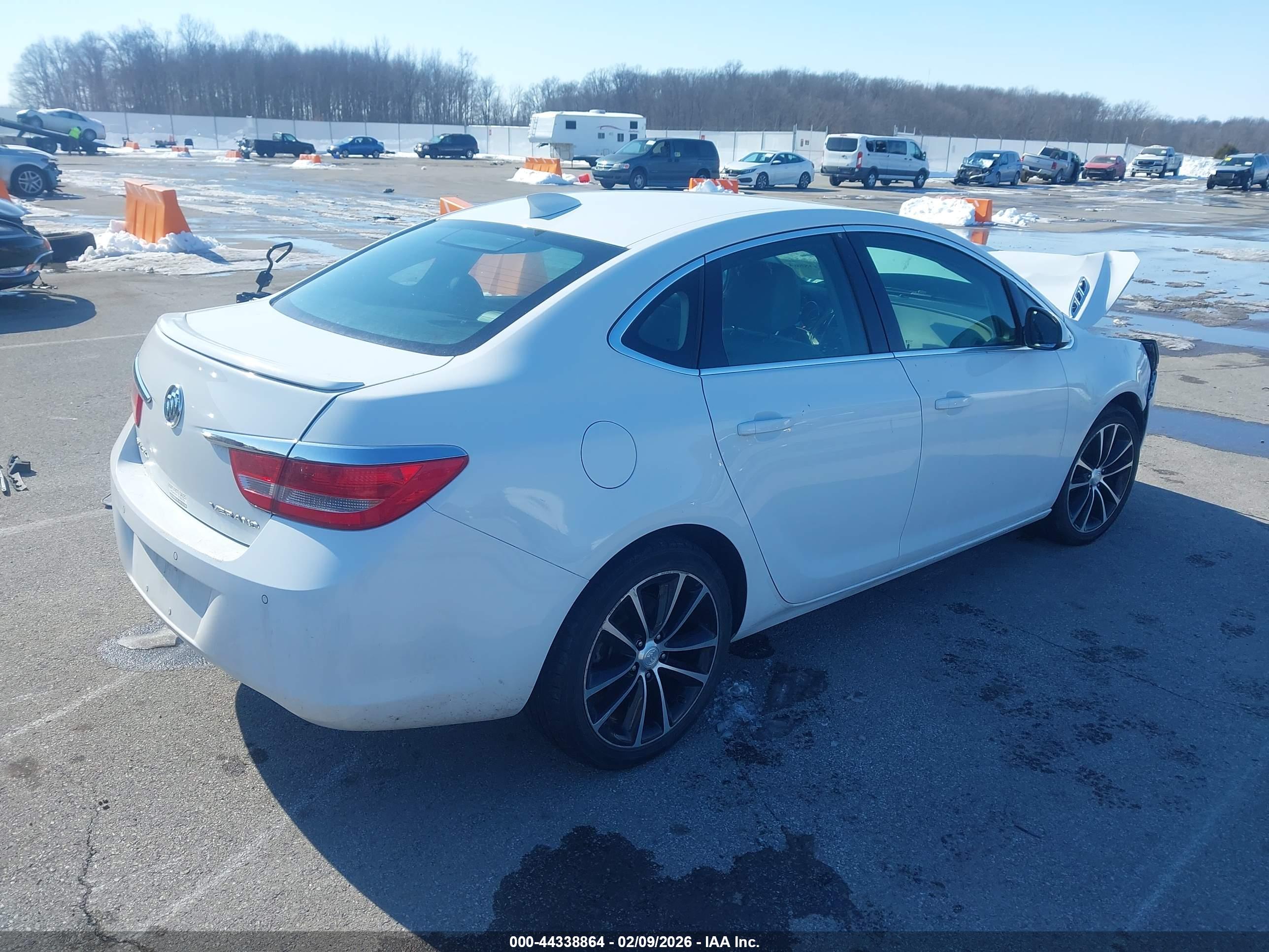 BUICK VERANO image 4