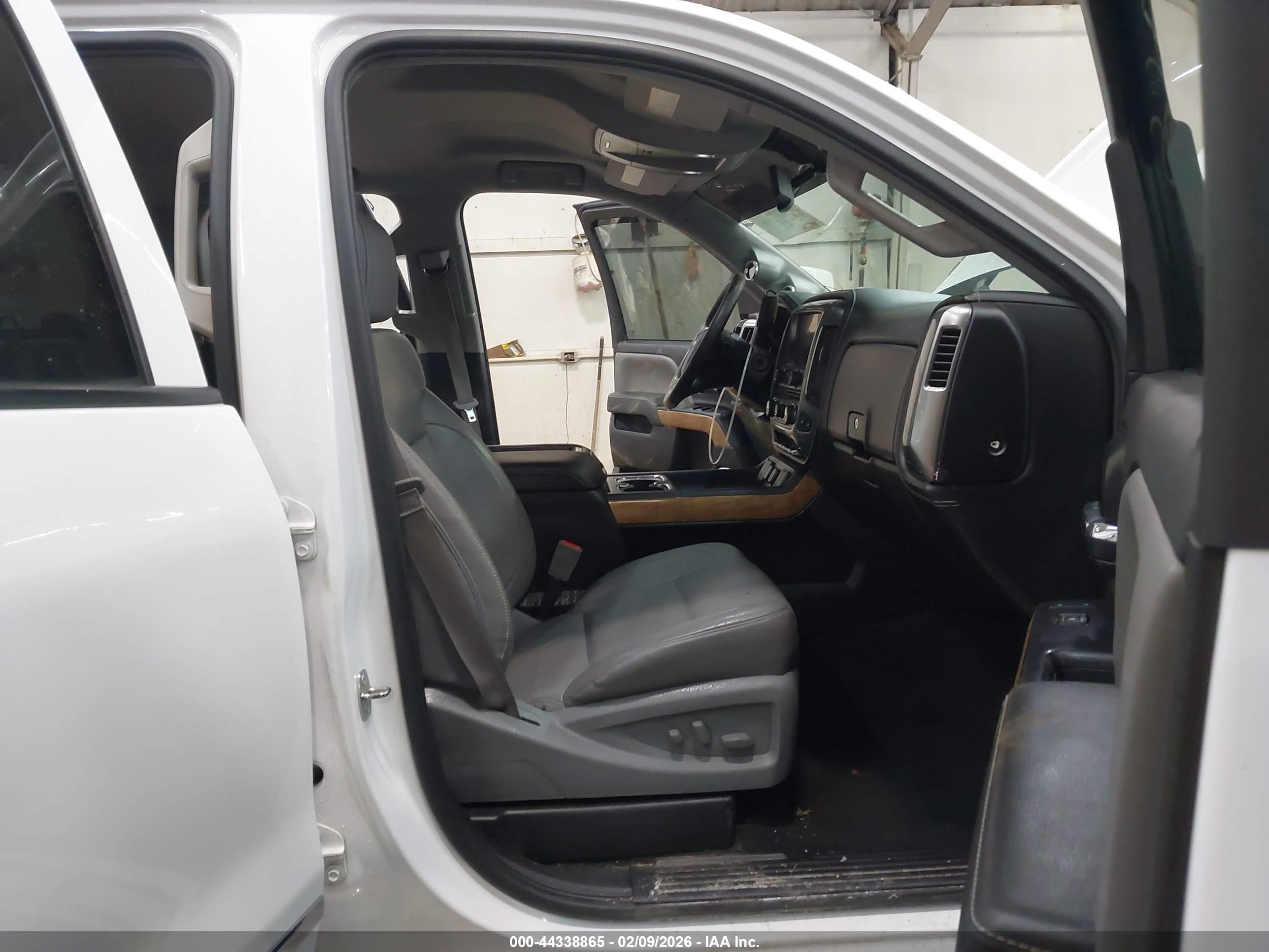 CHEVROLET SILVERADO image 5