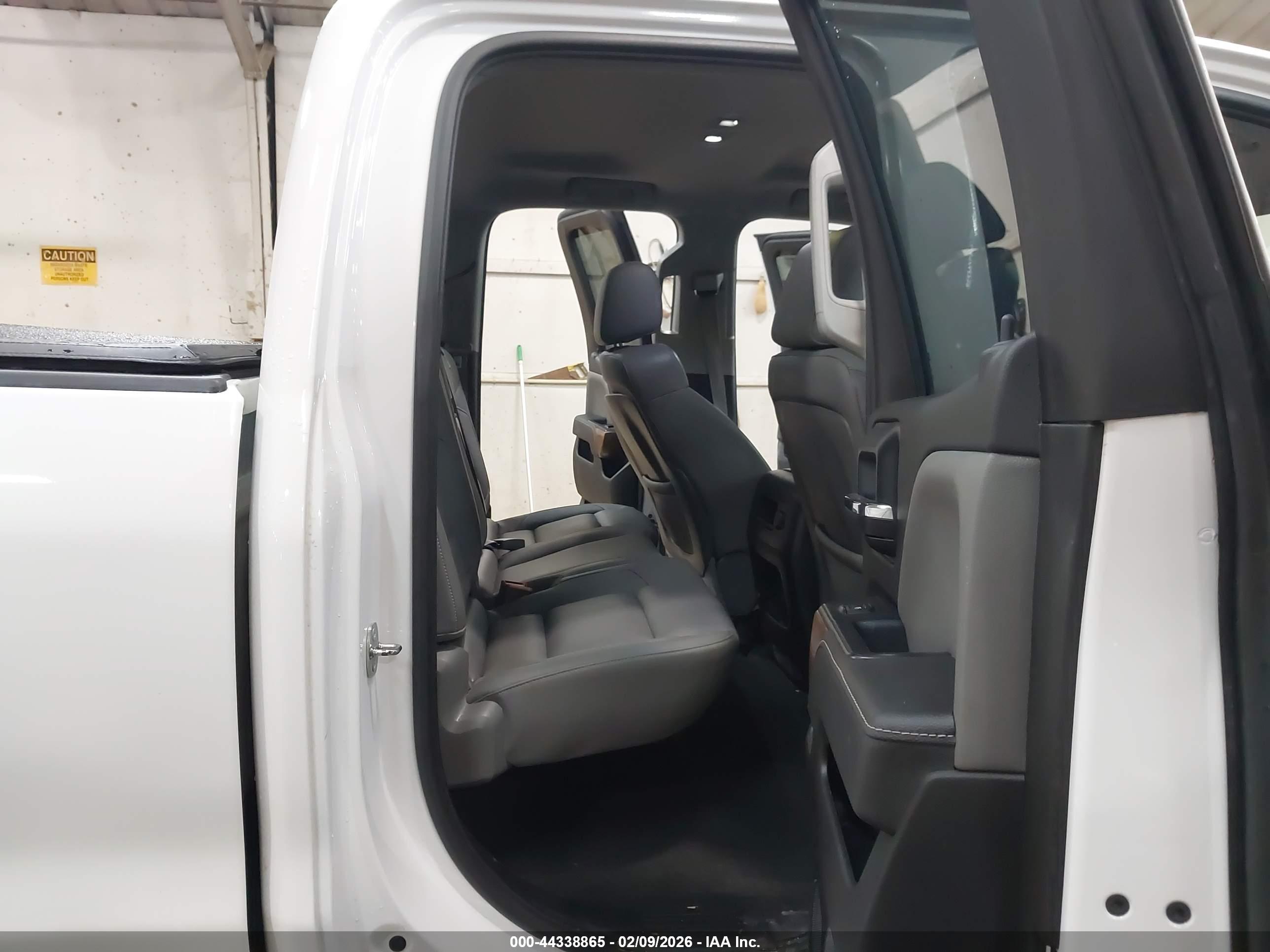 CHEVROLET SILVERADO image 8