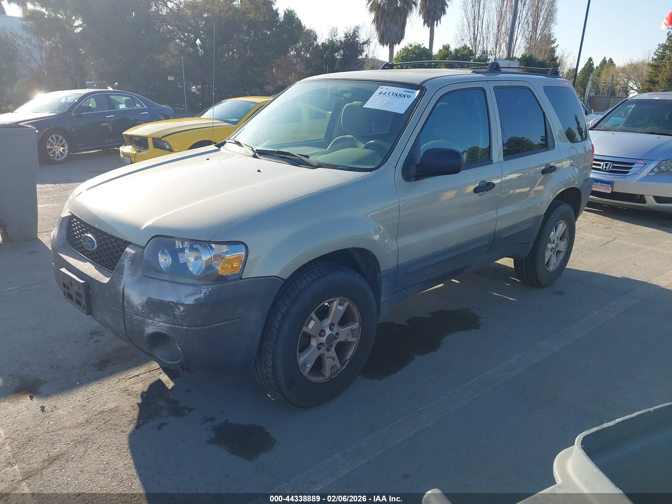 FORD ESCAPE image 2