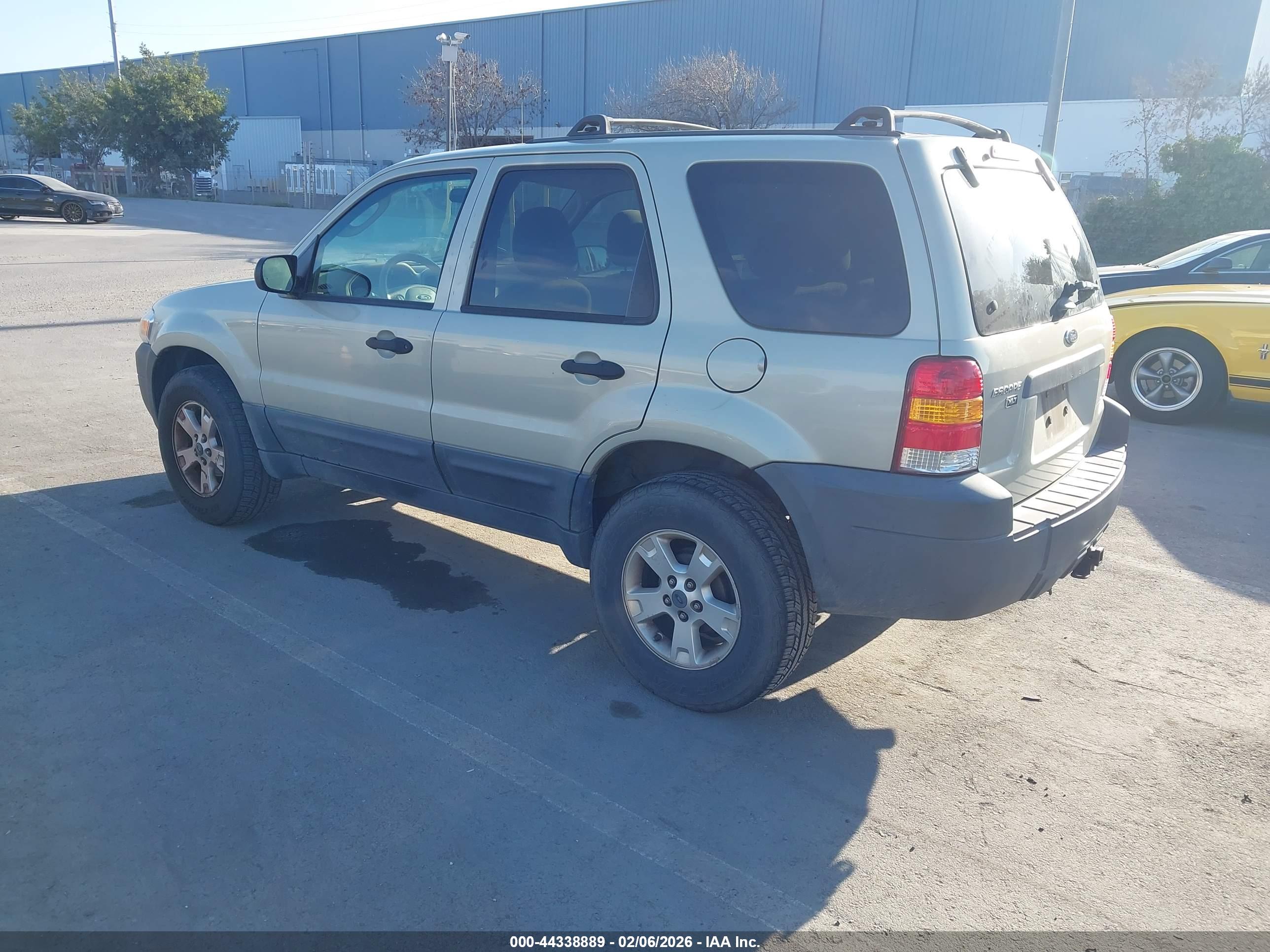 FORD ESCAPE image 3