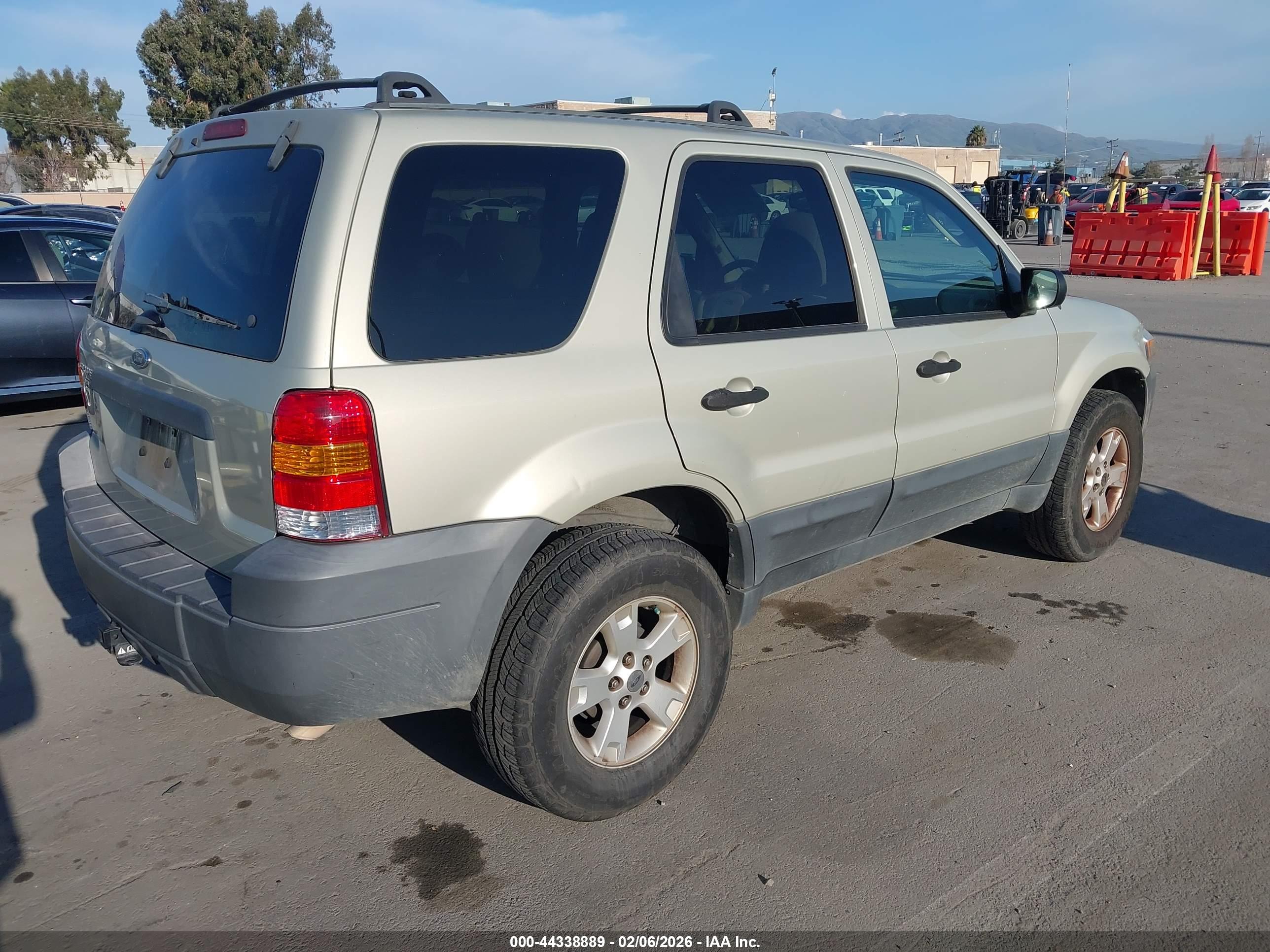 FORD ESCAPE image 4