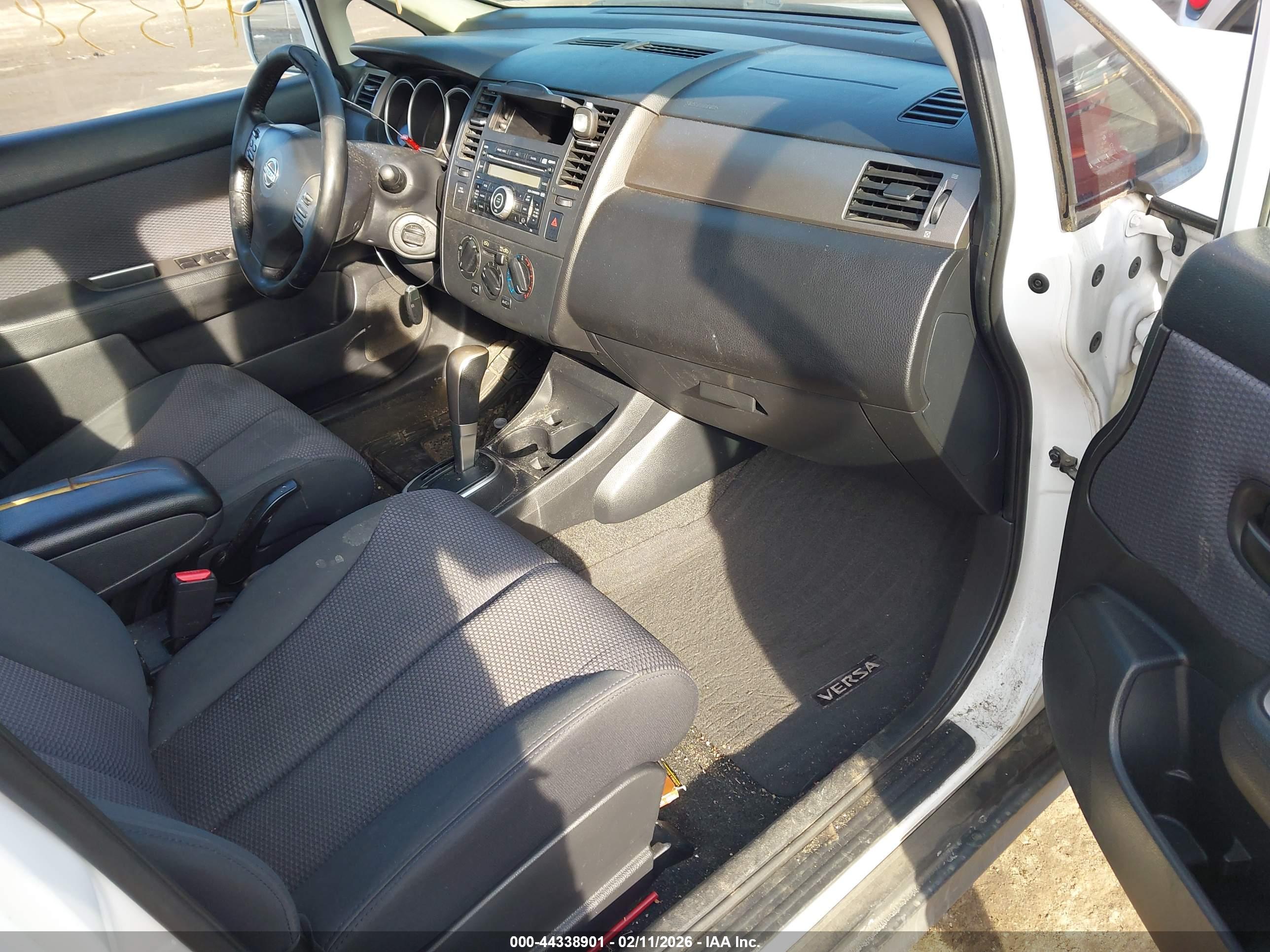 NISSAN VERSA image 5