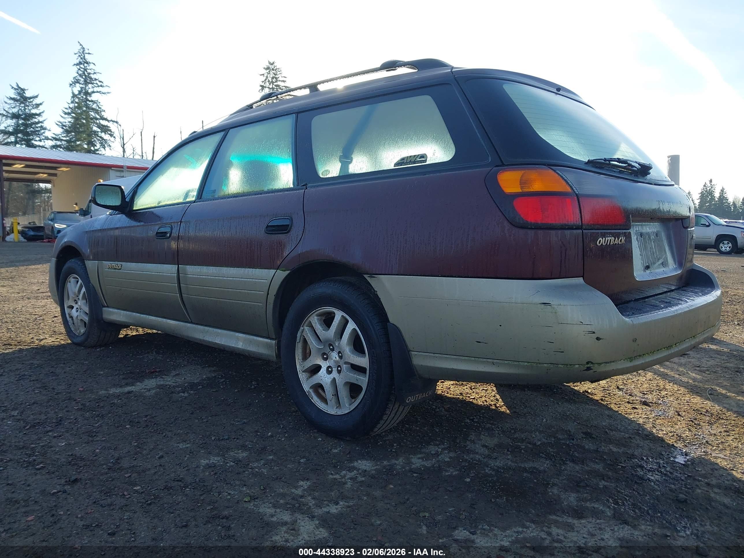 SUBARU OUTBACK image 3