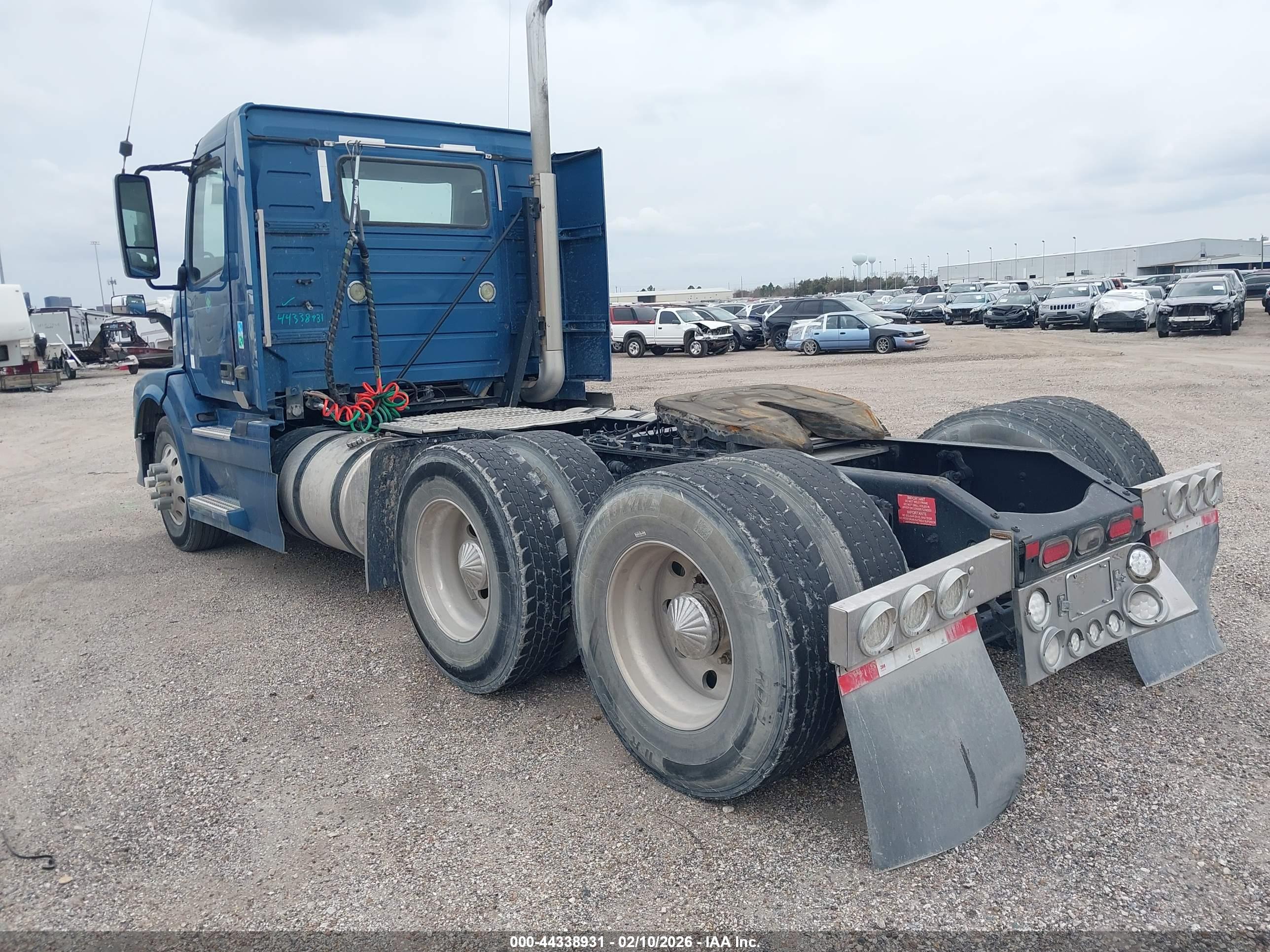 VOLVO VN image 3