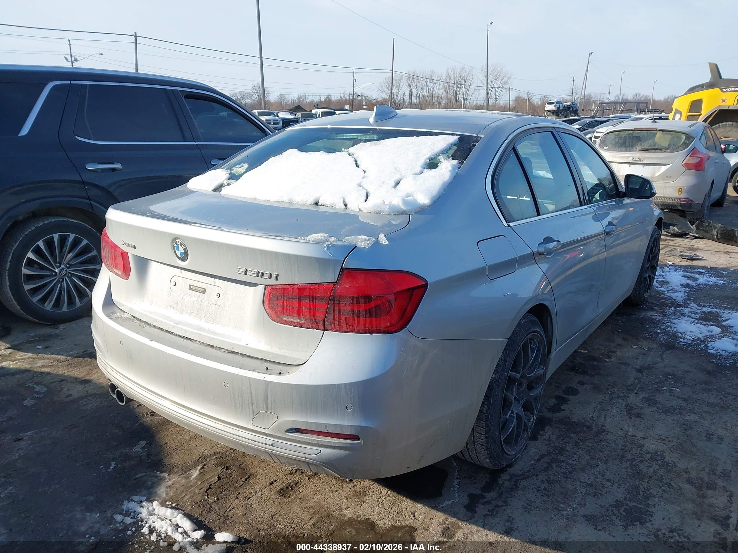 BMW 330I image 4