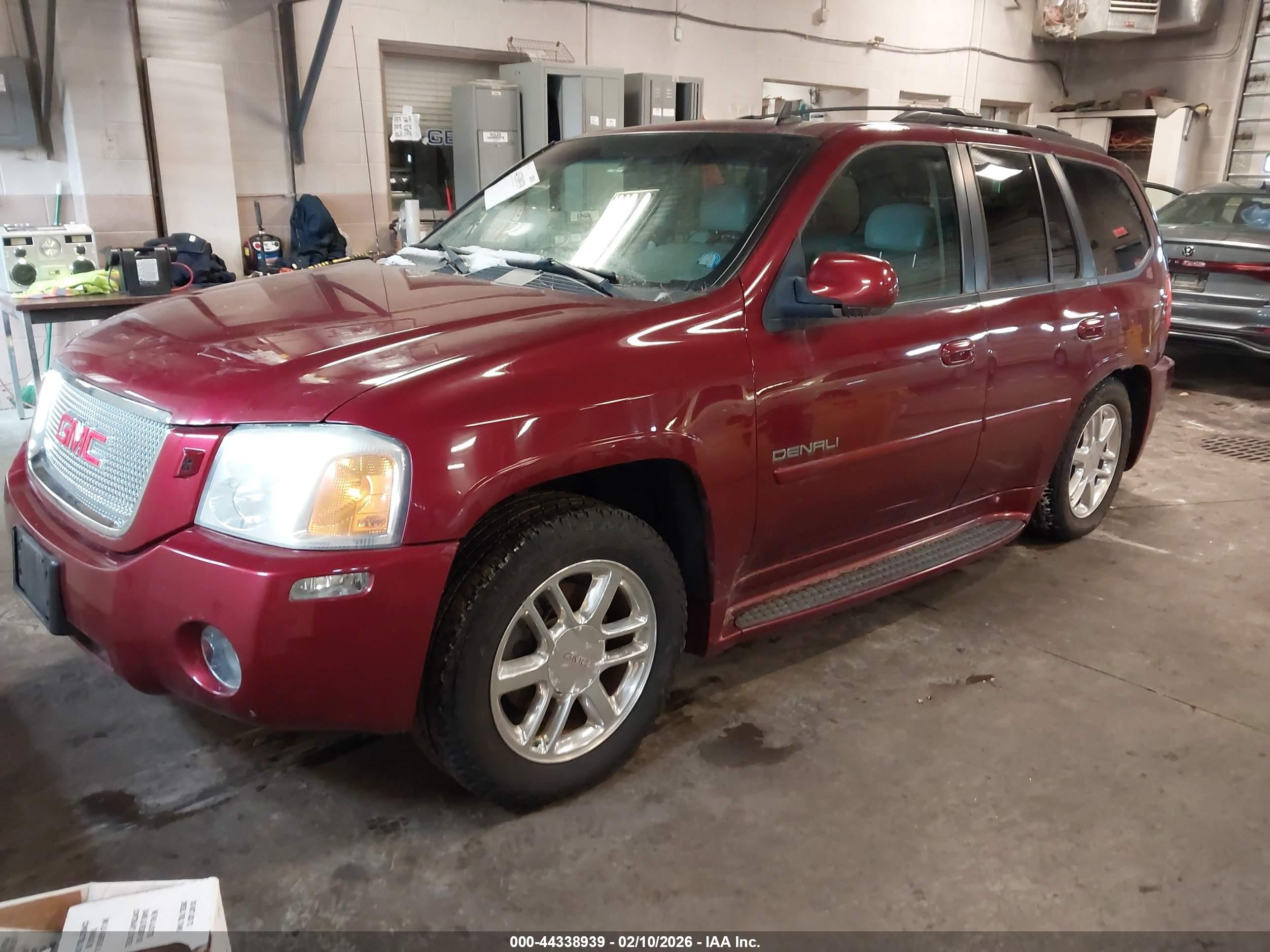 GMC ENVOY image 2