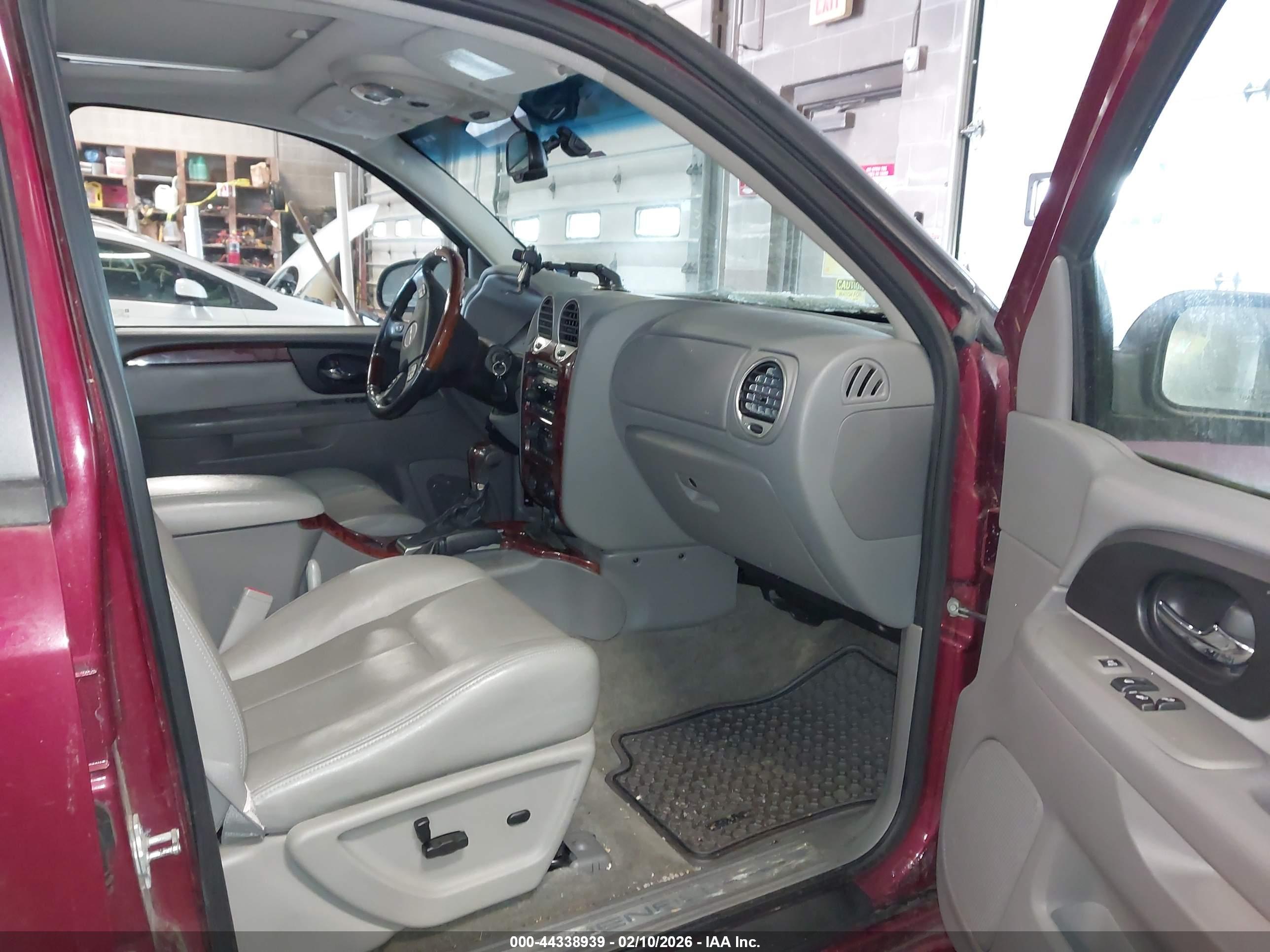 GMC ENVOY image 5