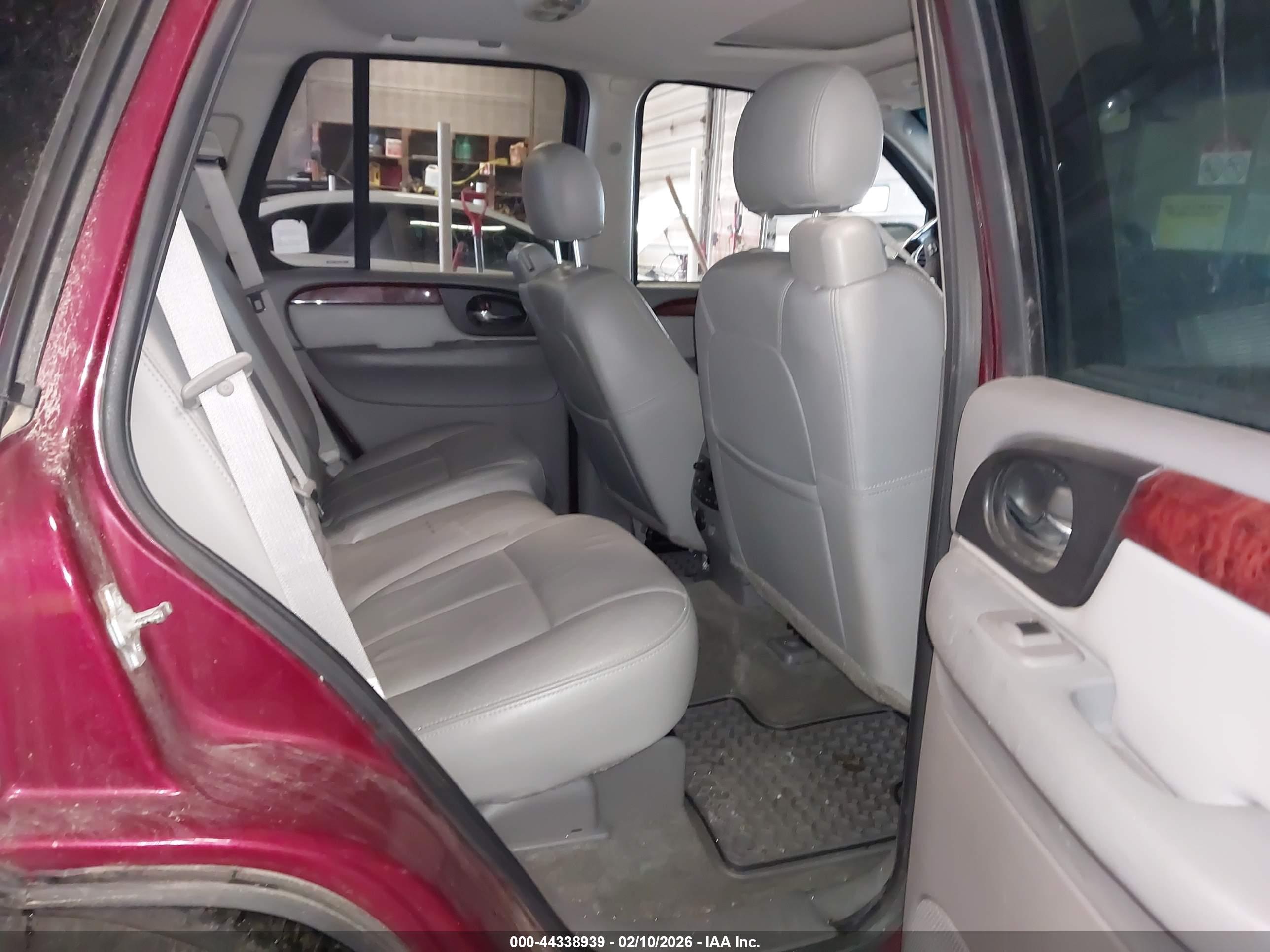 GMC ENVOY image 8