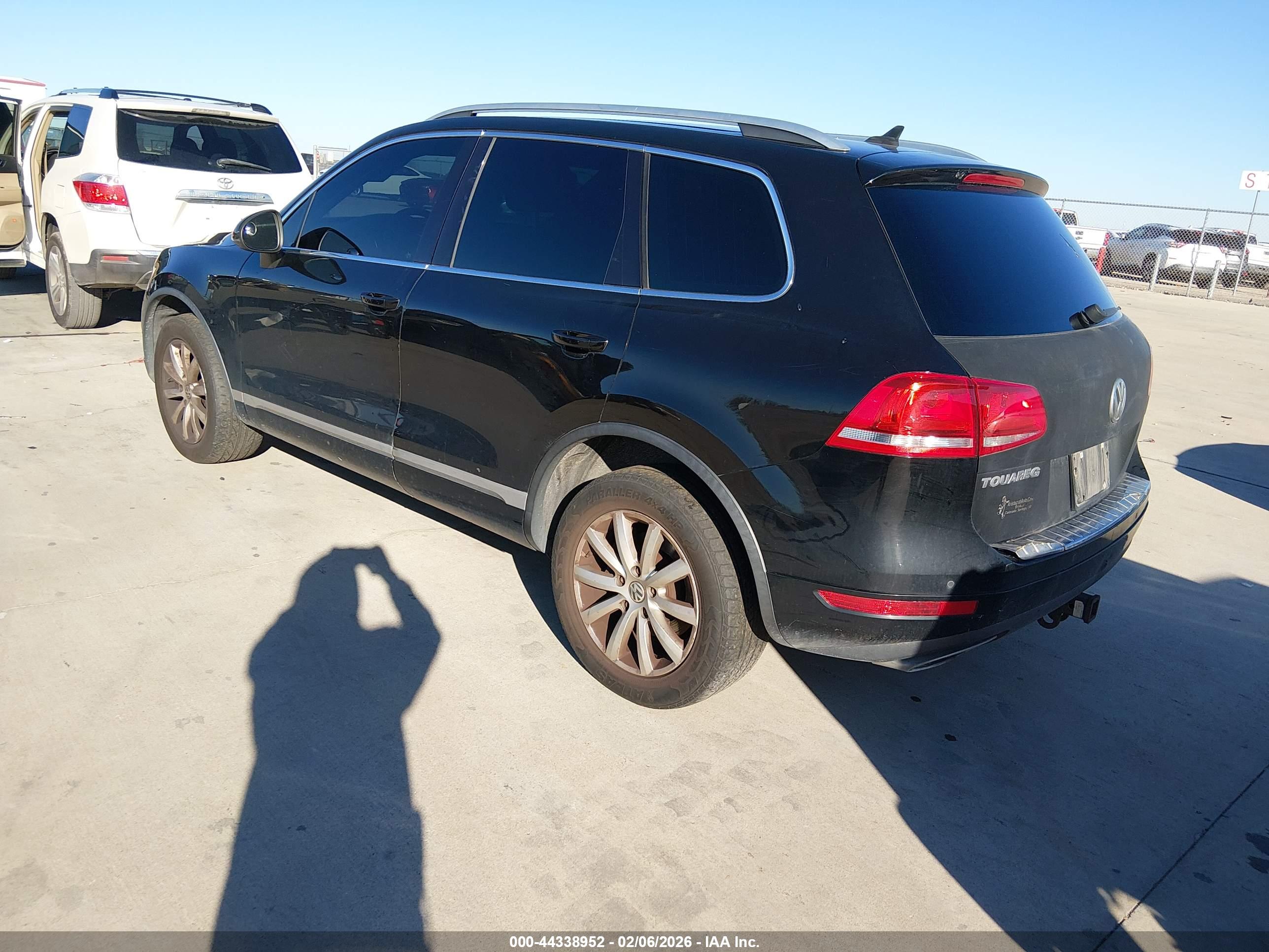 VOLKSWAGEN TOUAREG image 3
