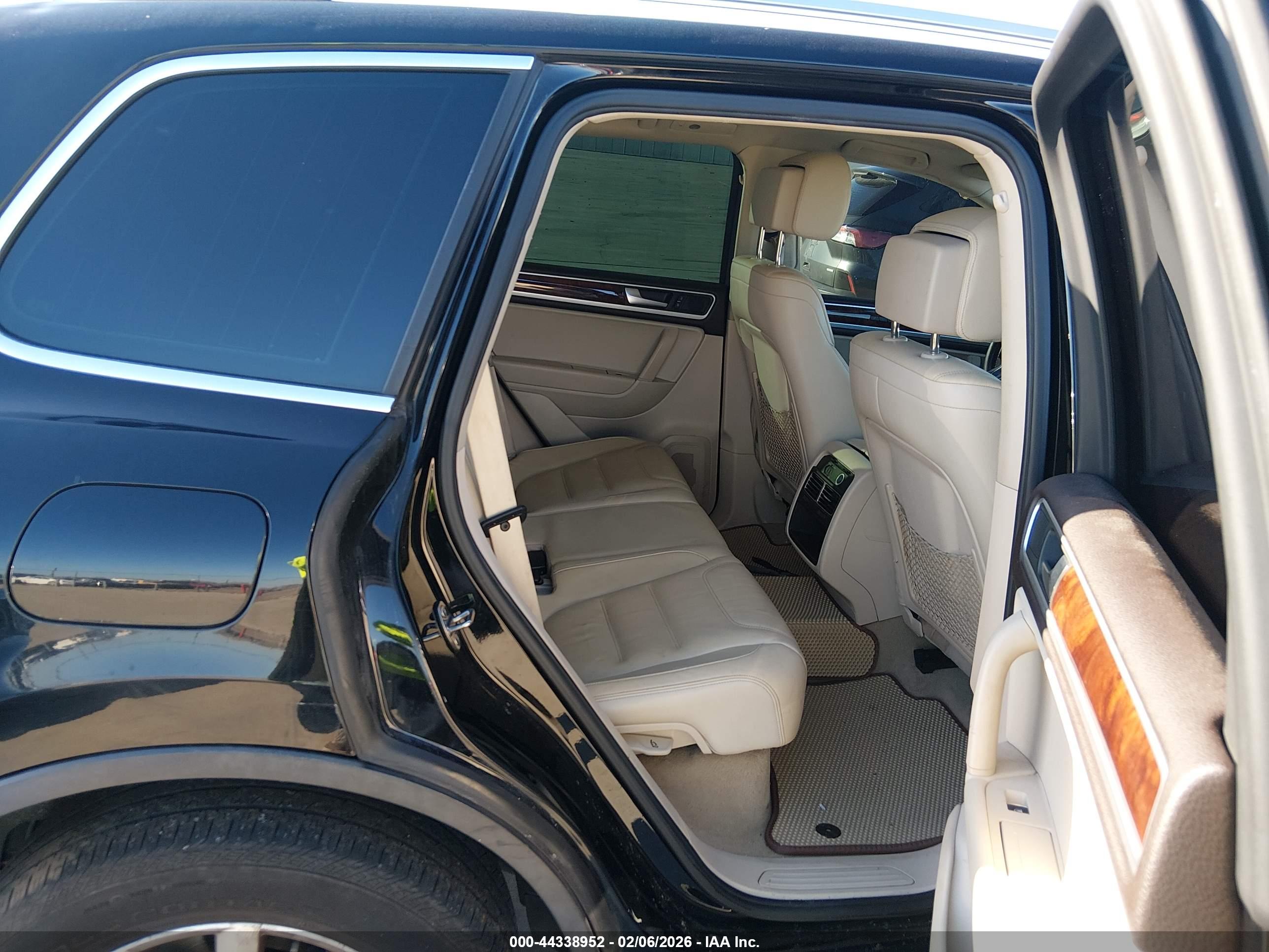 VOLKSWAGEN TOUAREG image 8