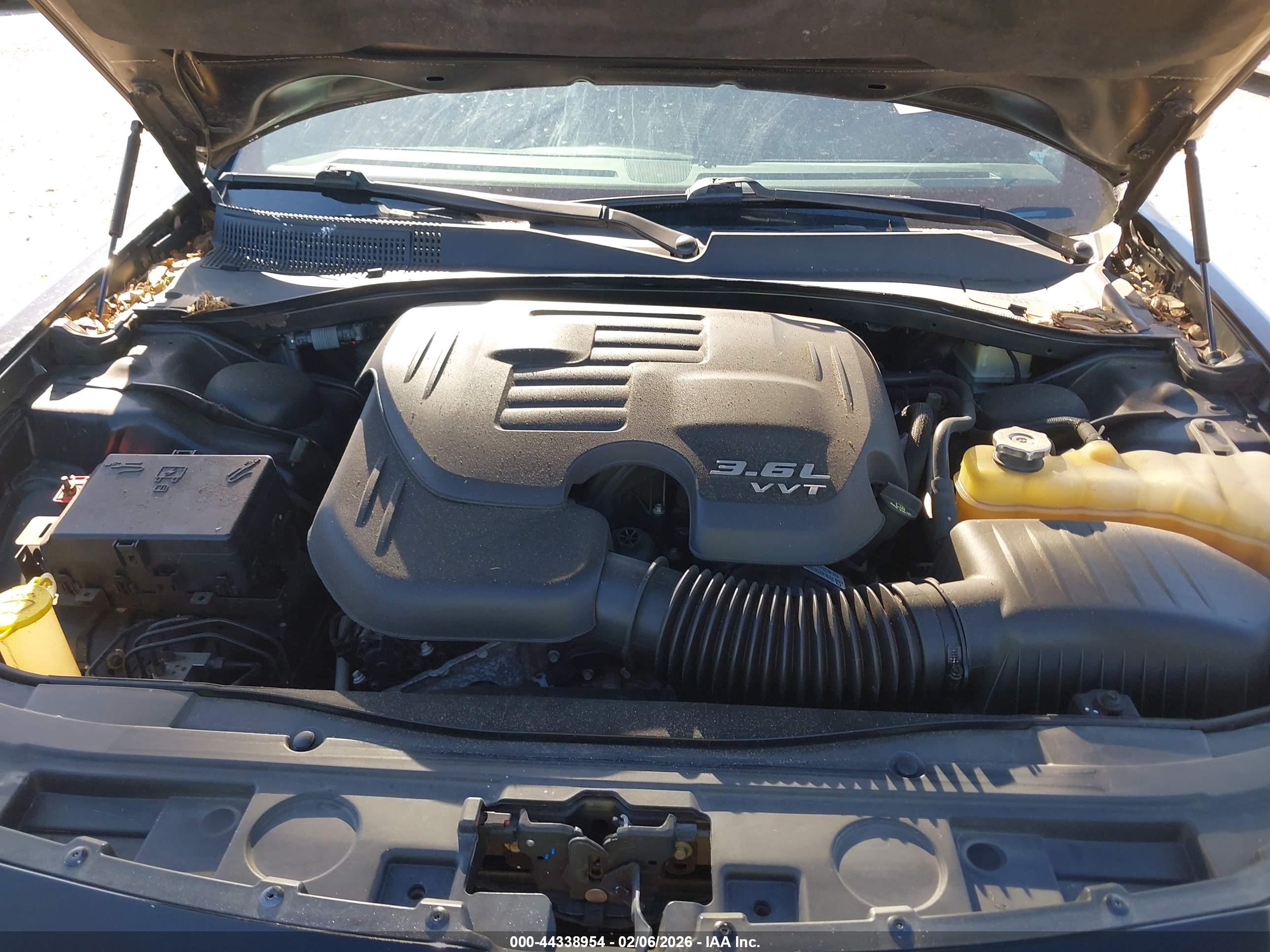 CHRYSLER 300 image 10