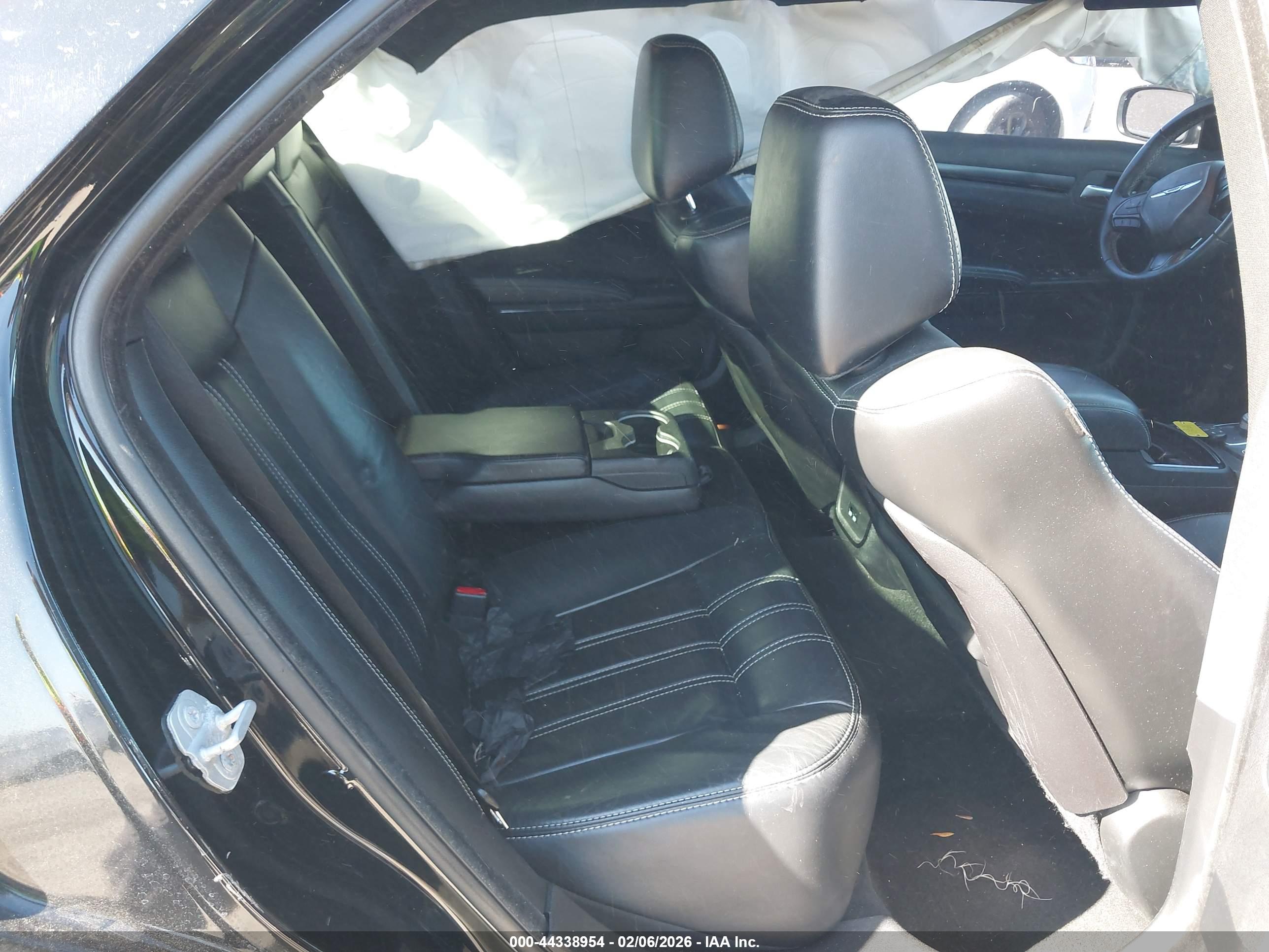 CHRYSLER 300 image 8