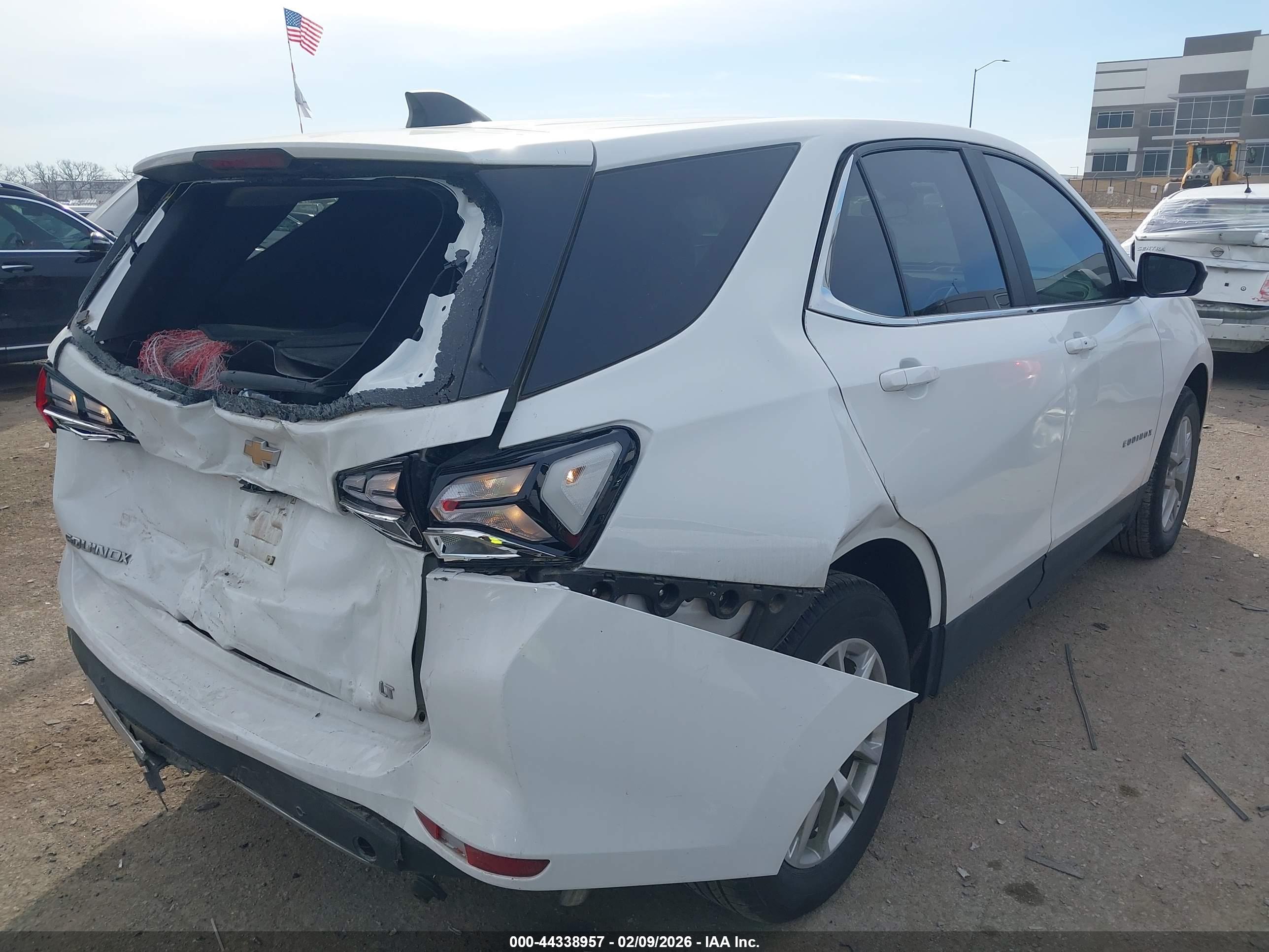 CHEVROLET EQUINOX image 4