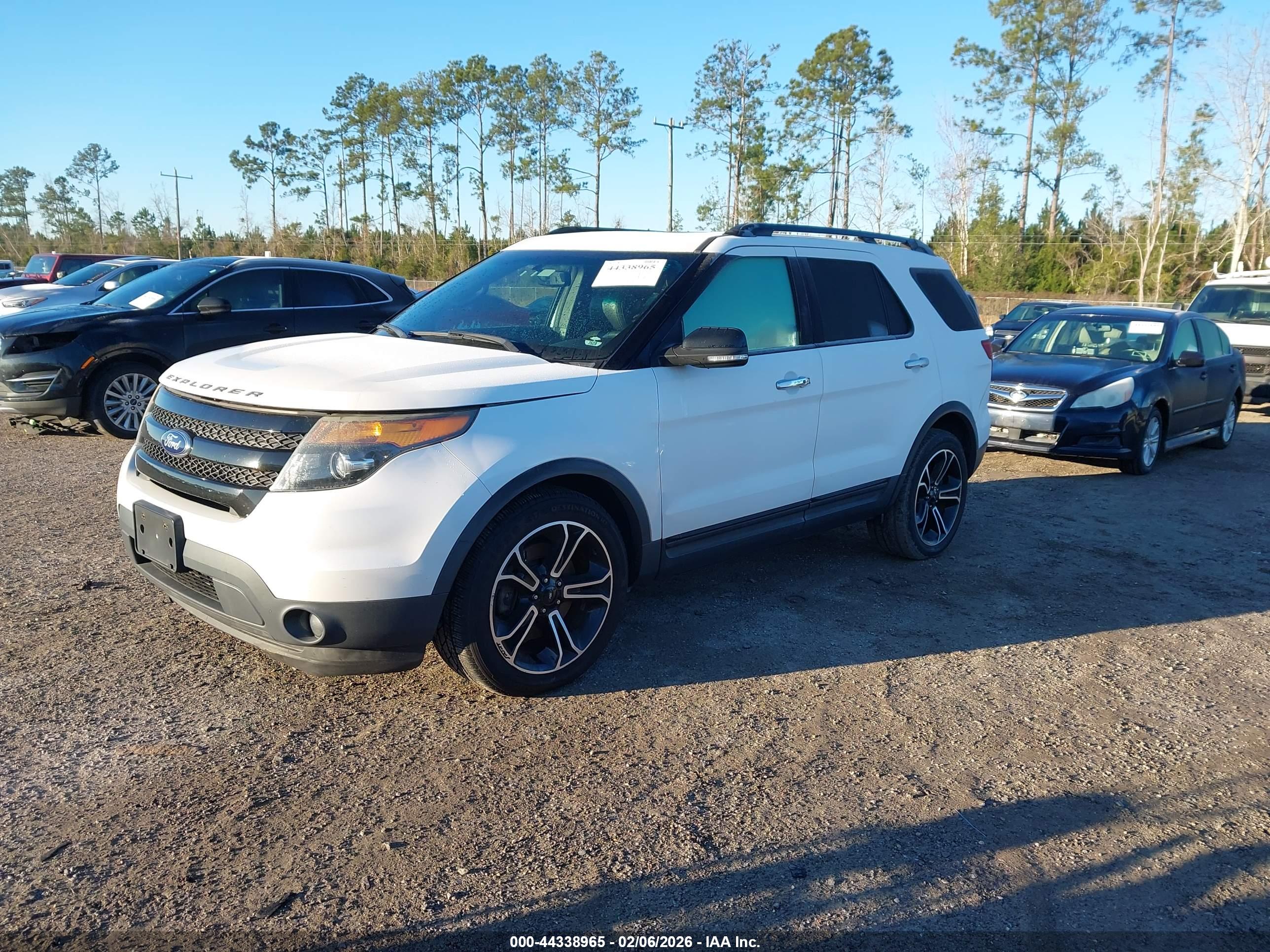 FORD EXPLORER image 2
