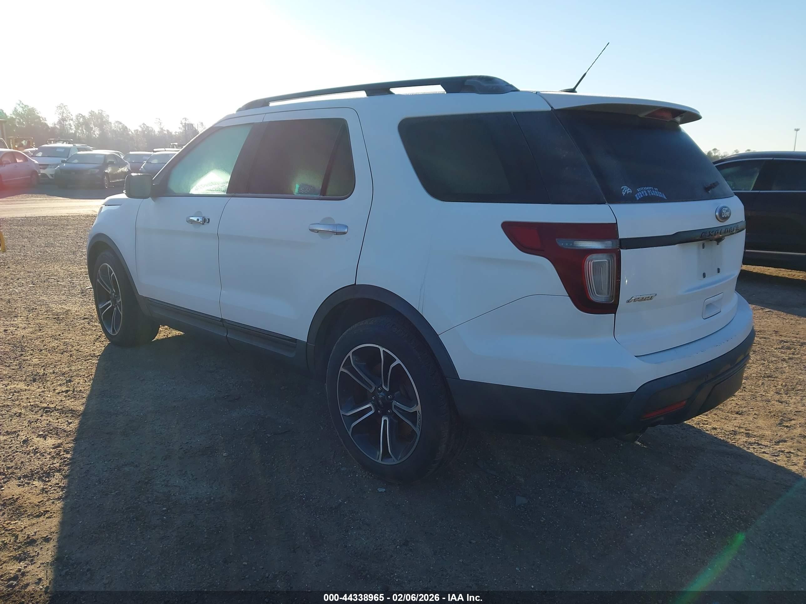 FORD EXPLORER image 3