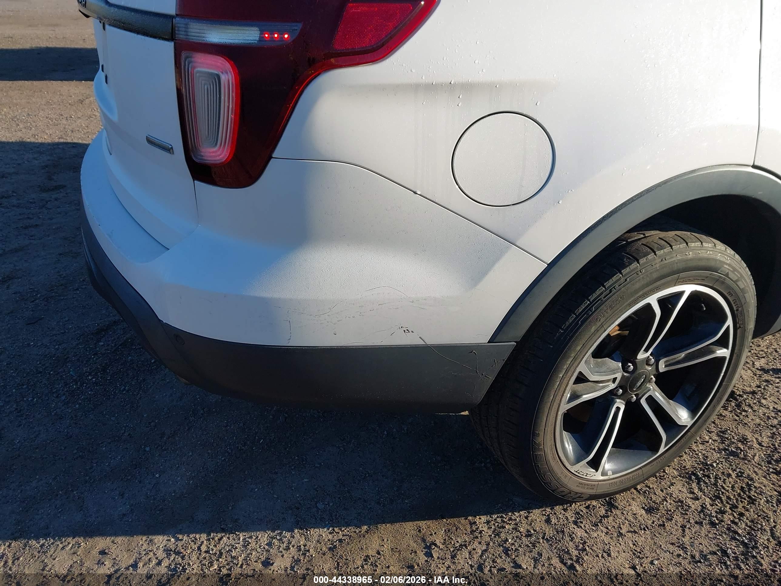 FORD EXPLORER image 6