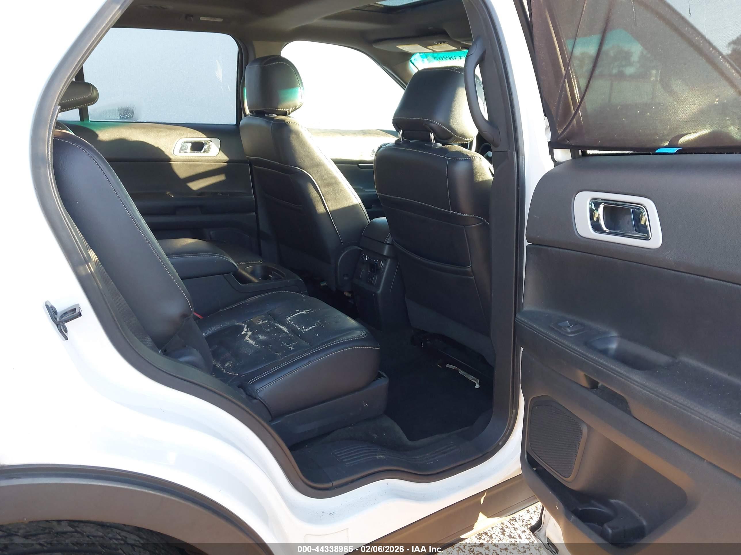 FORD EXPLORER image 8