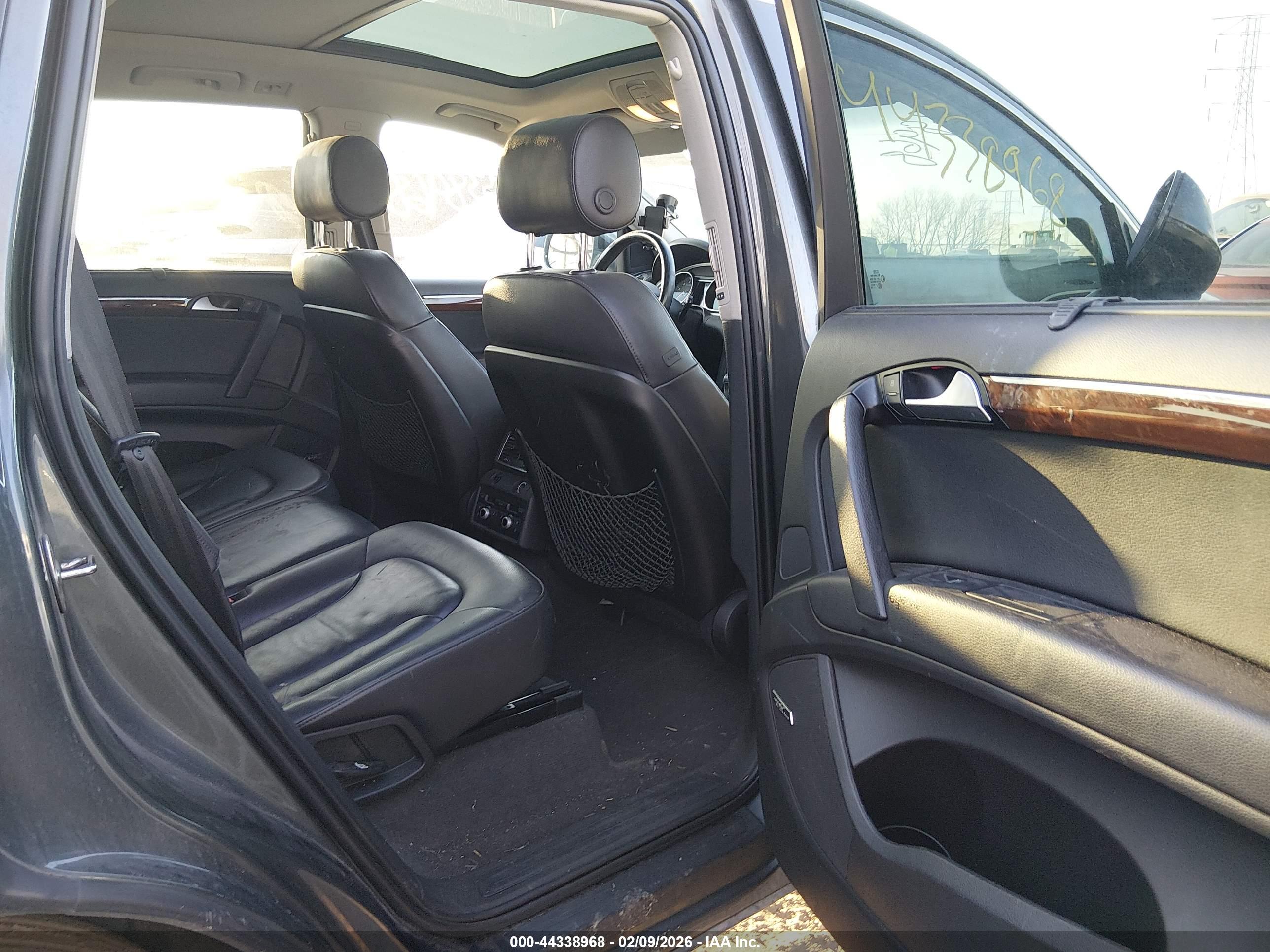 AUDI Q7 image 8