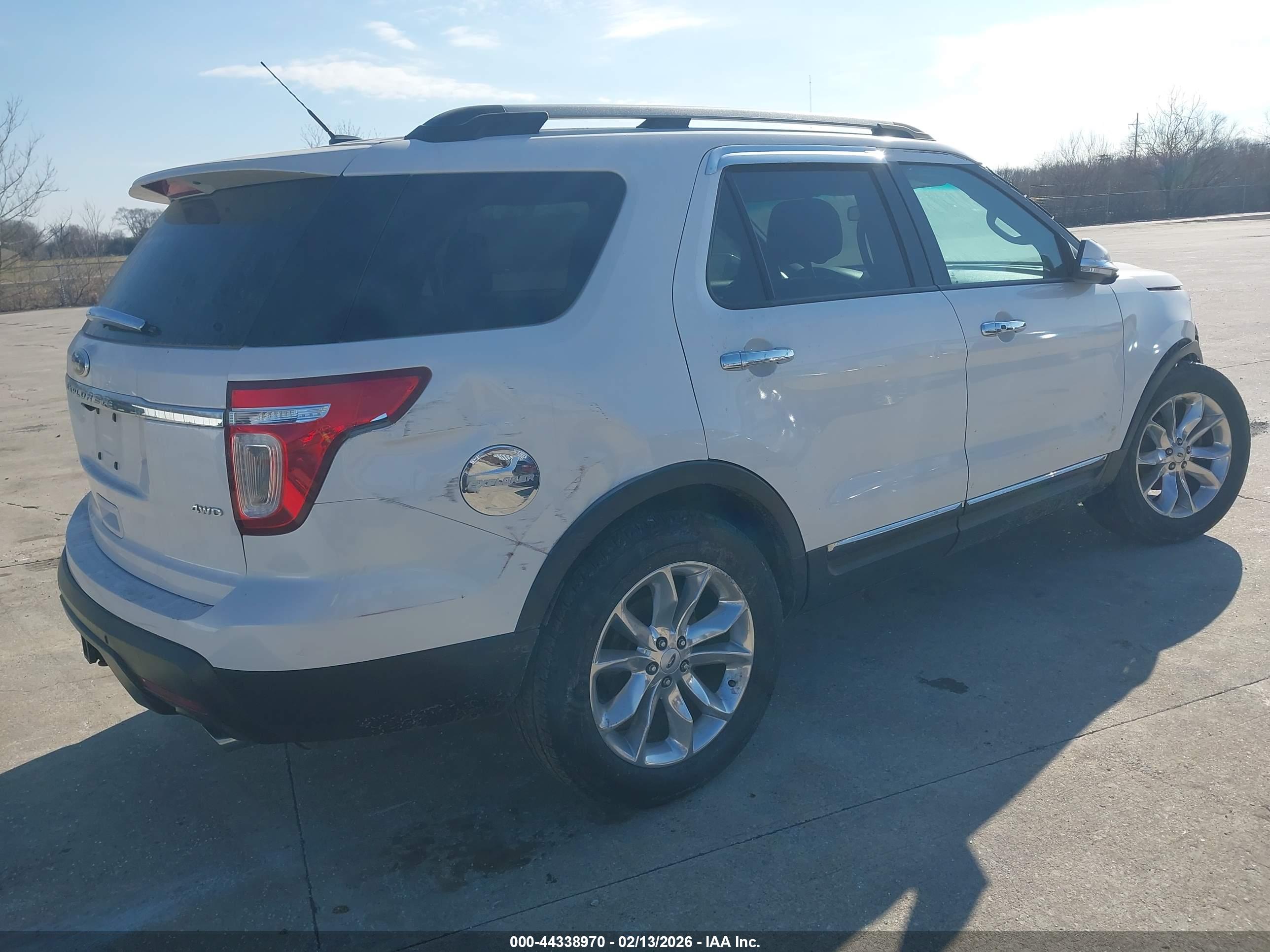FORD EXPLORER image 4