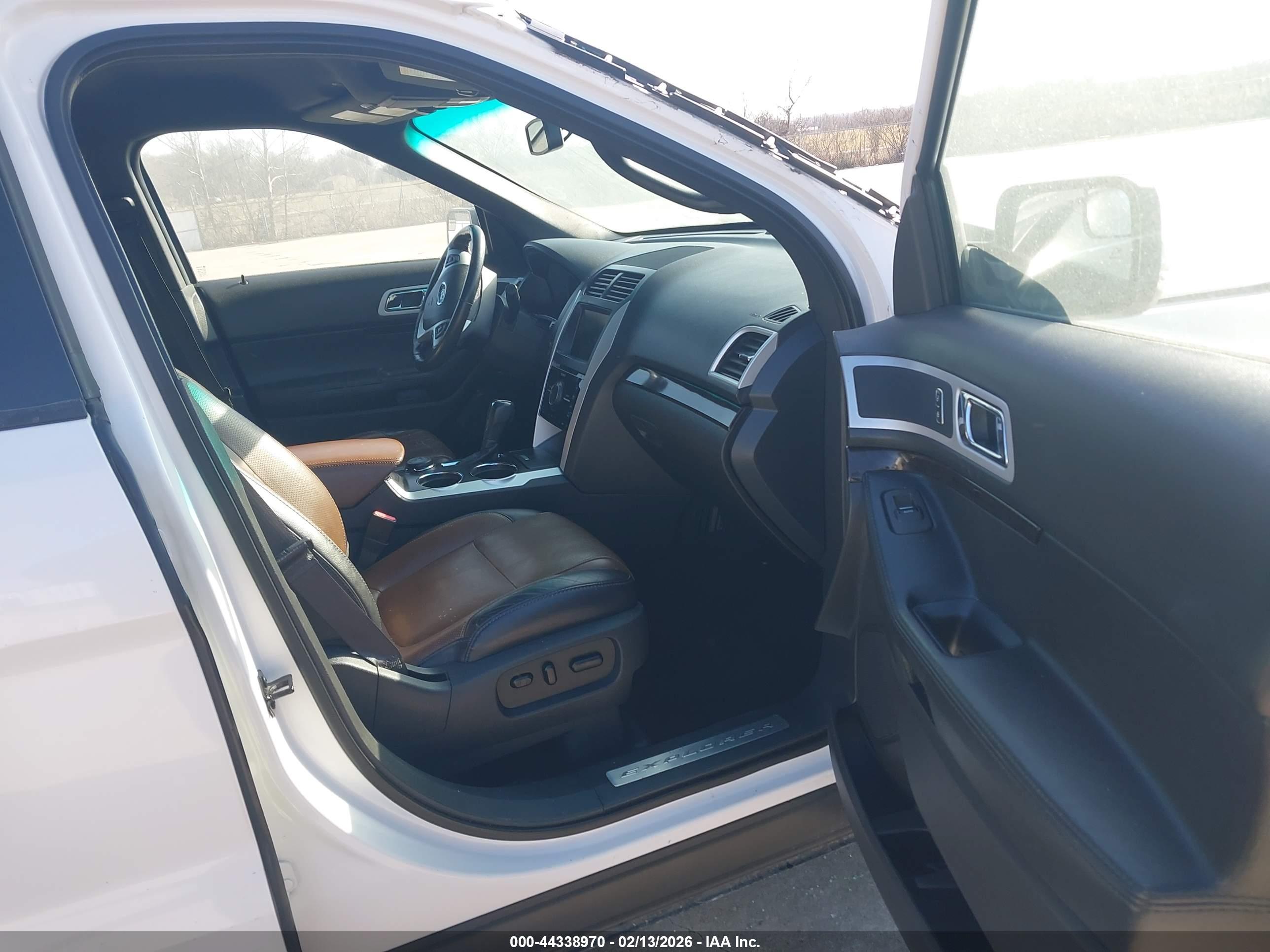 FORD EXPLORER image 5